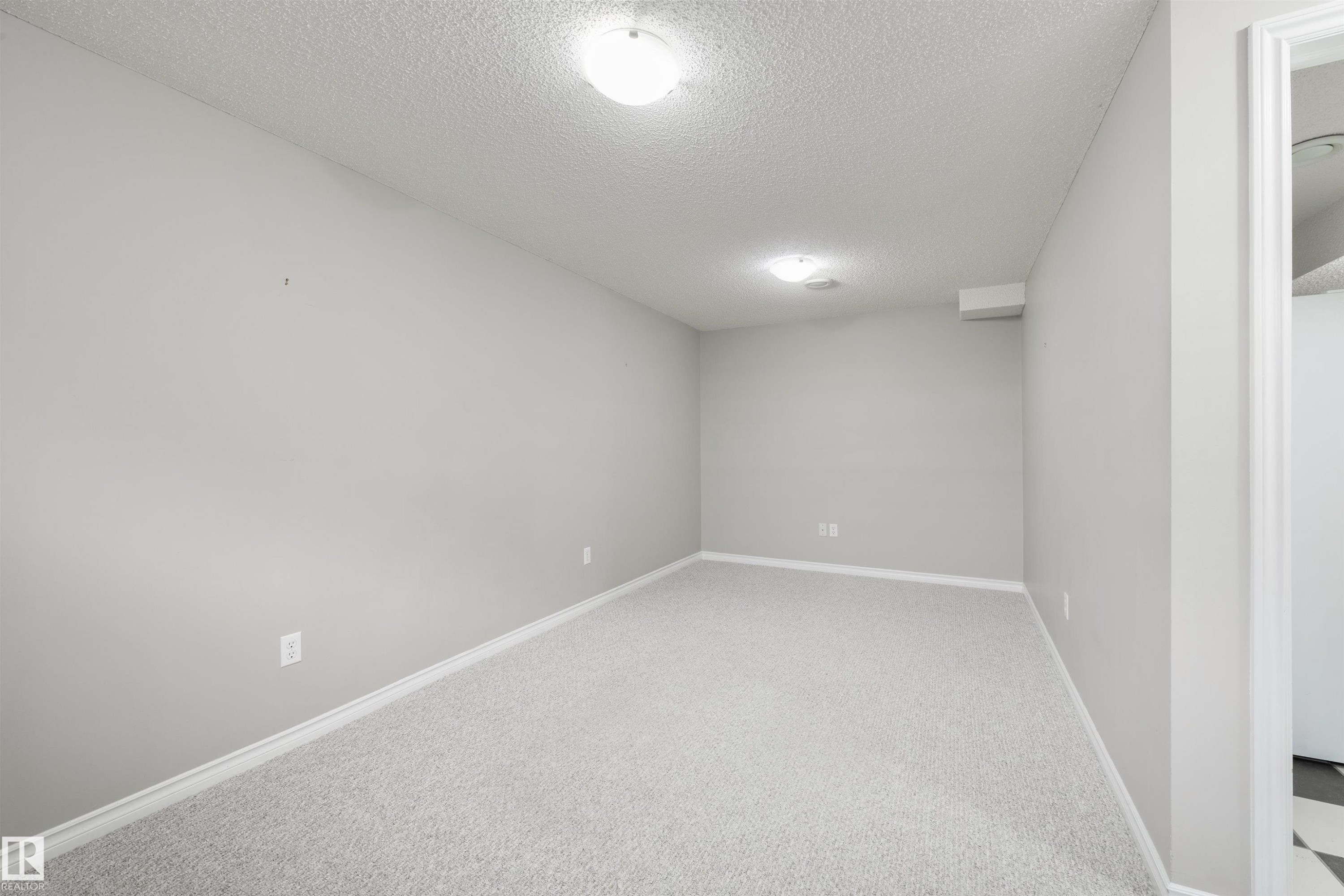 2923 30 Street, Edmonton, AB - Indoor Photo Showing Other Room