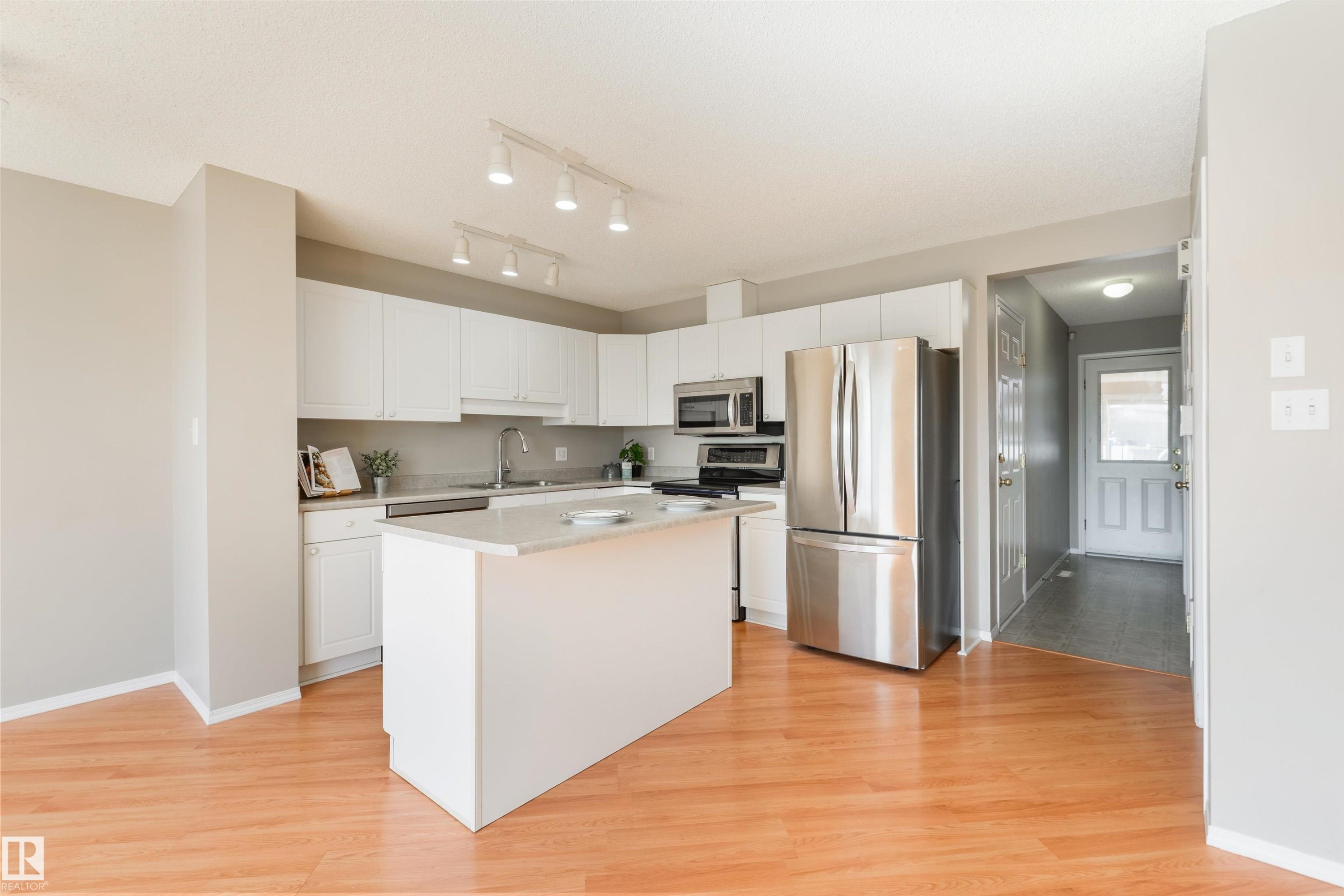 2923 30 Street, Edmonton, AB - Indoor Photo Showing Kitchen