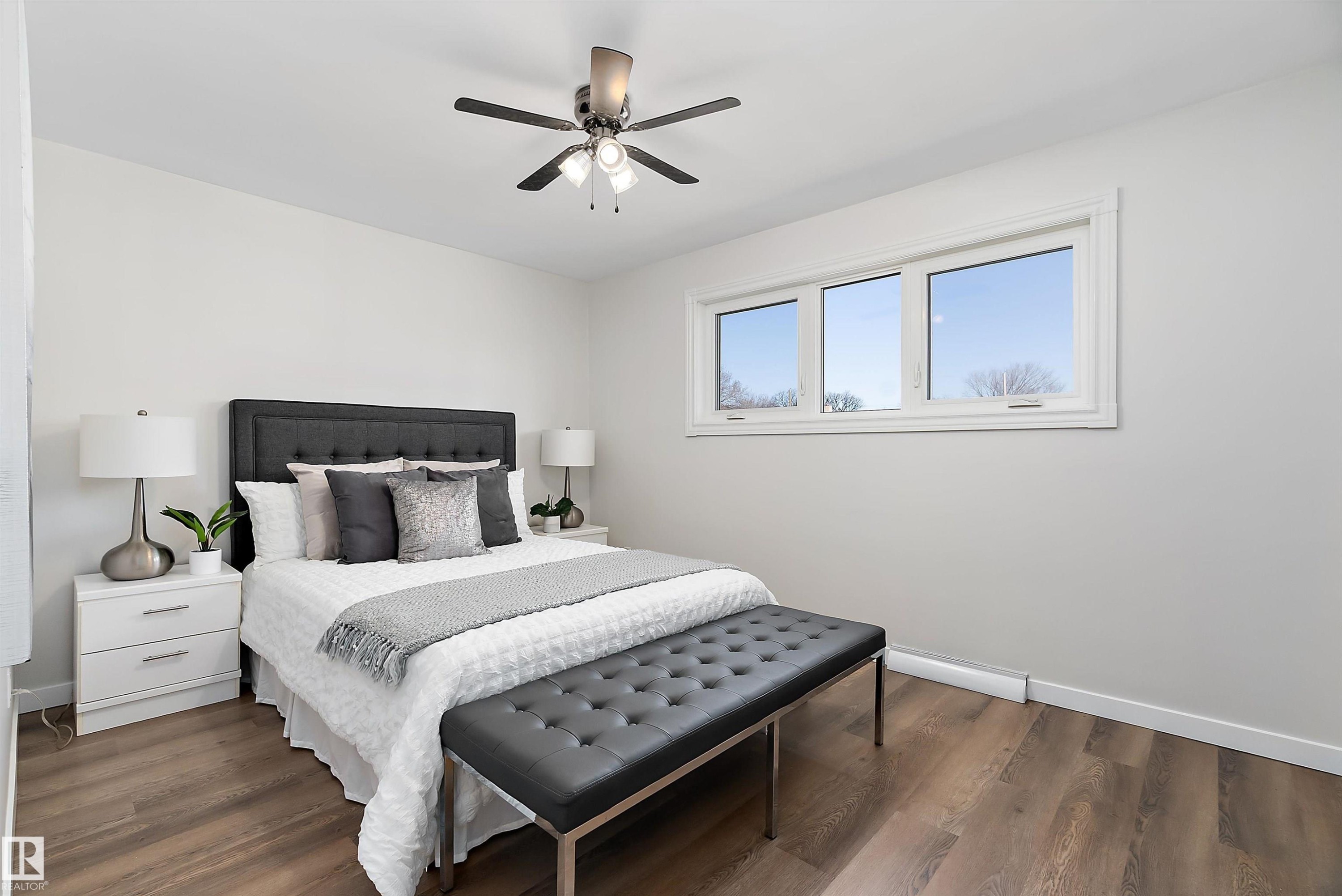 9747 66 Avenue, Edmonton, AB - Indoor Photo Showing Bedroom