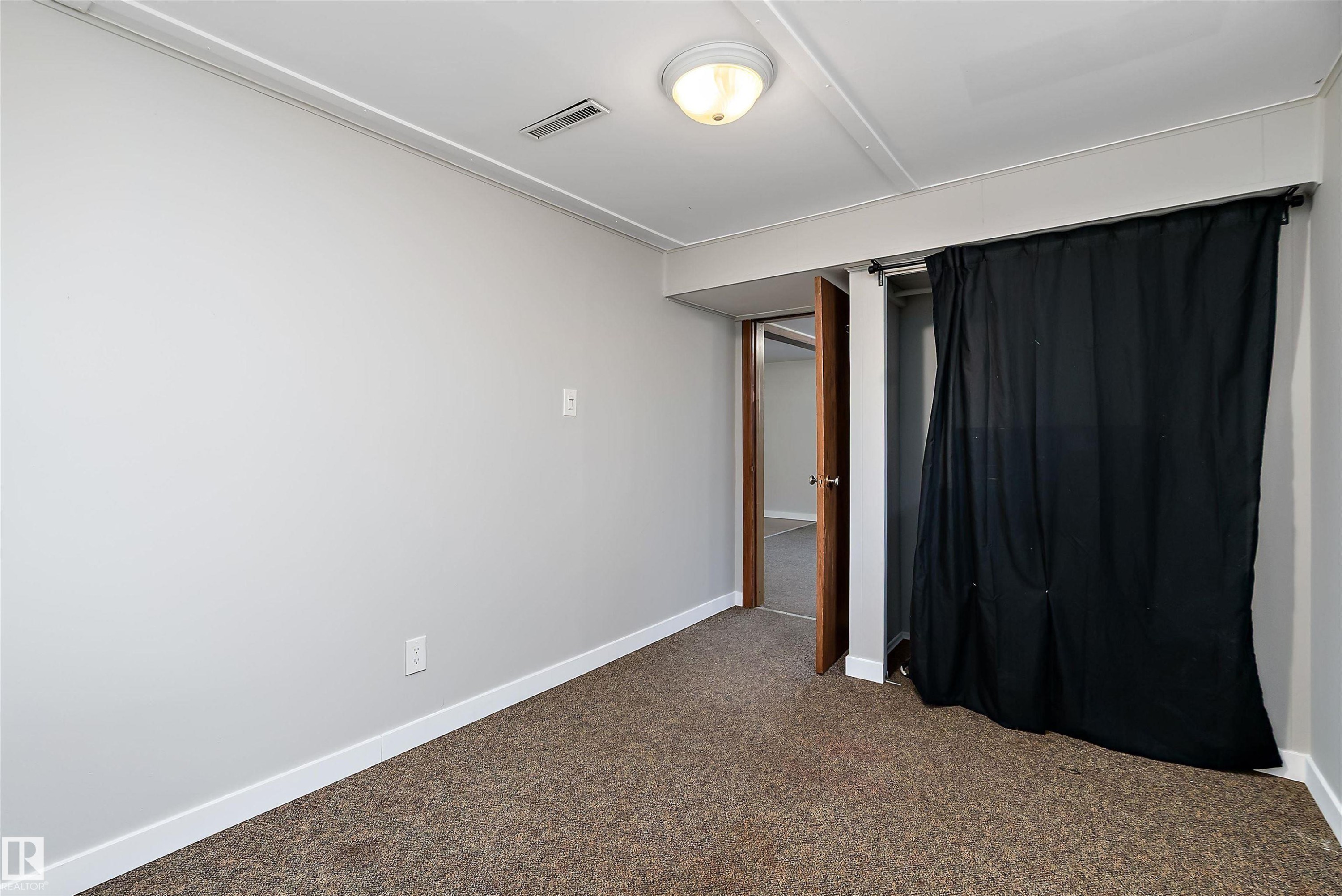 9747 66 Avenue, Edmonton, AB - Indoor Photo Showing Other Room