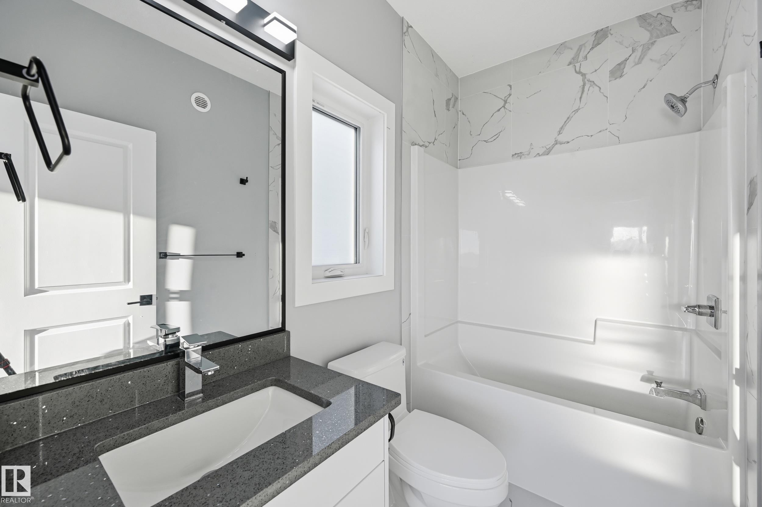 829 Morris Avenue, Leduc, AB - Indoor Photo Showing Bathroom