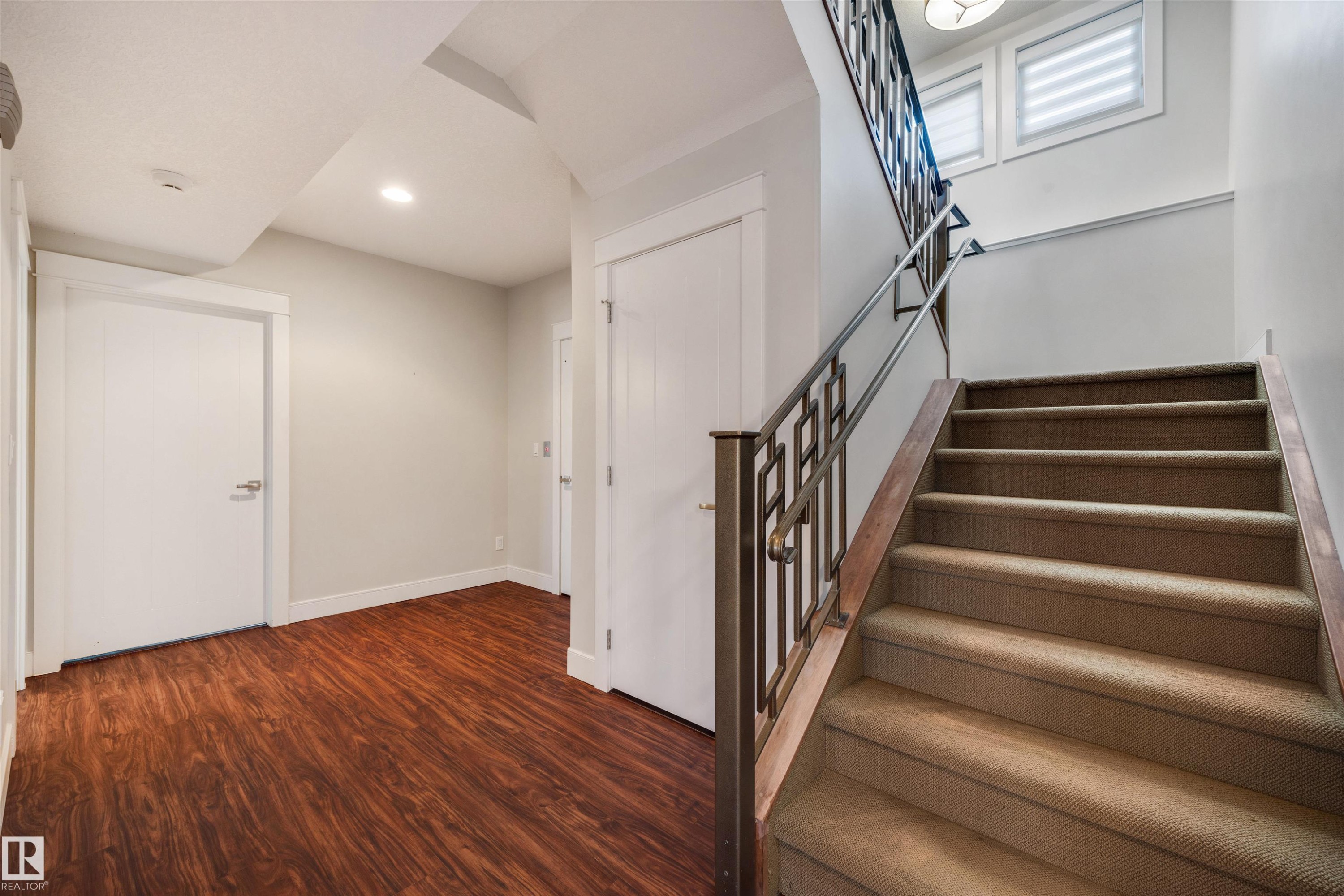 2464 Cameron Ravine Drive, Edmonton, AB - Indoor Photo Showing Other Room