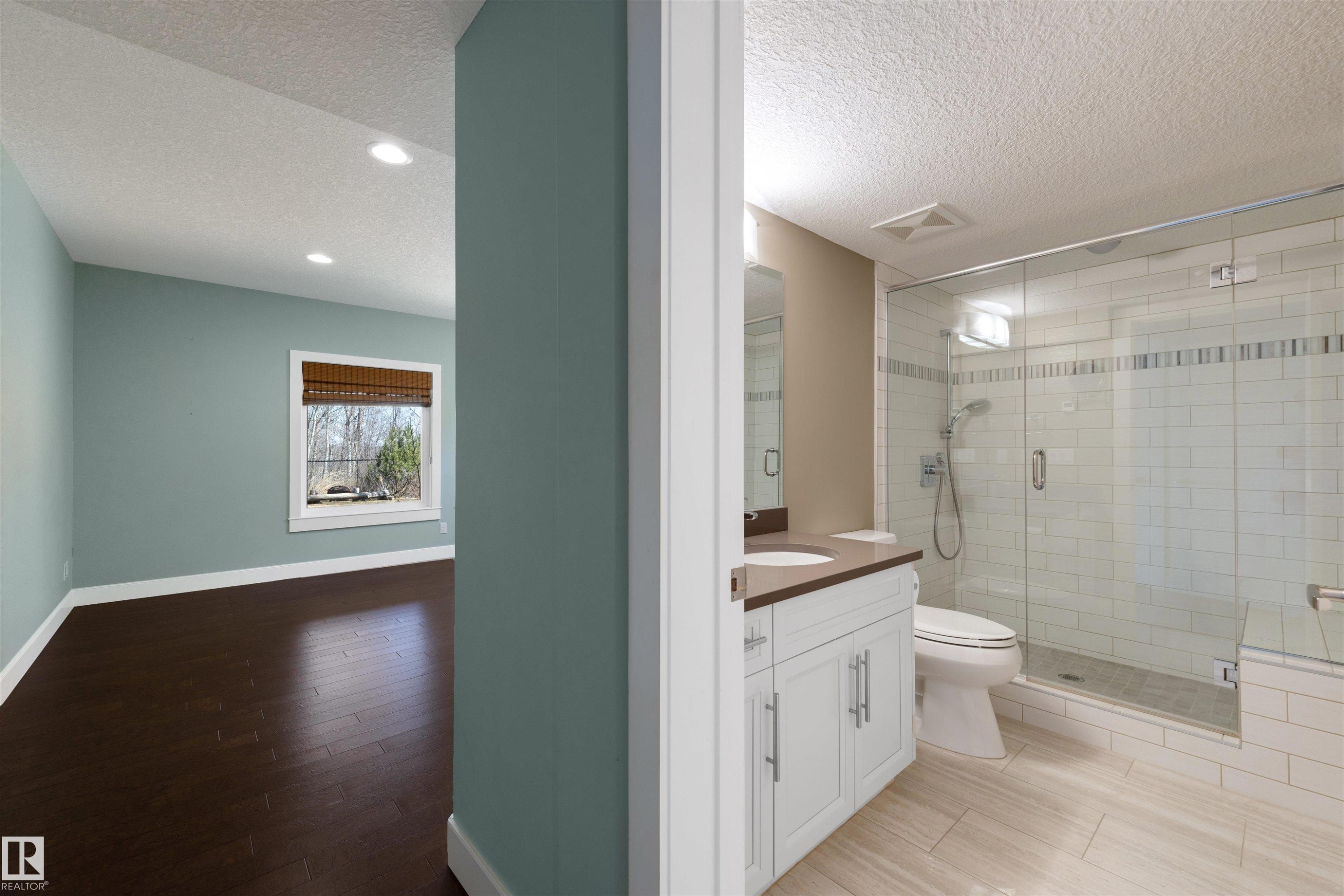 2464 Cameron Ravine Drive, Edmonton, AB - Indoor Photo Showing Bathroom