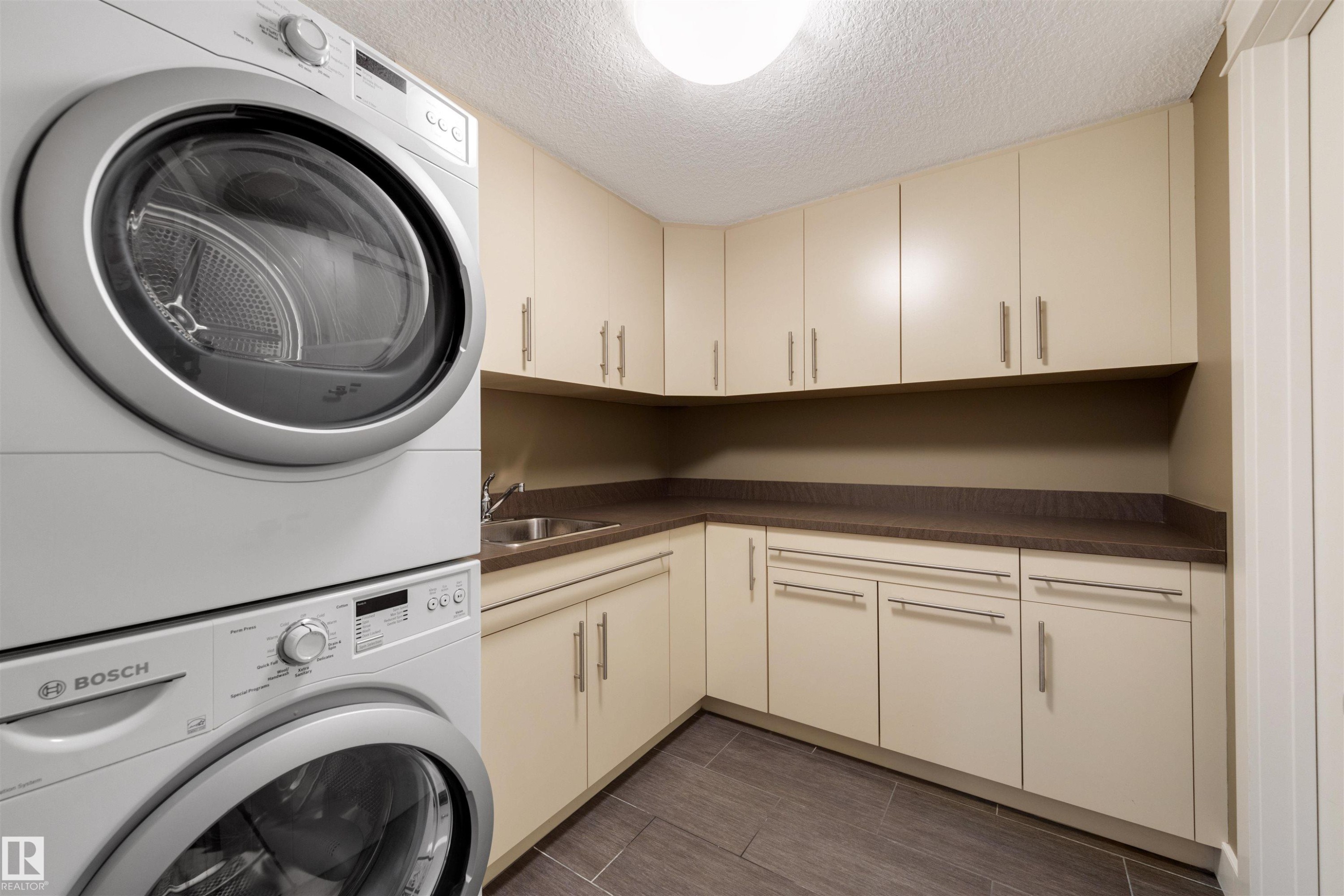 2464 Cameron Ravine Drive, Edmonton, AB - Indoor Photo Showing Laundry Room