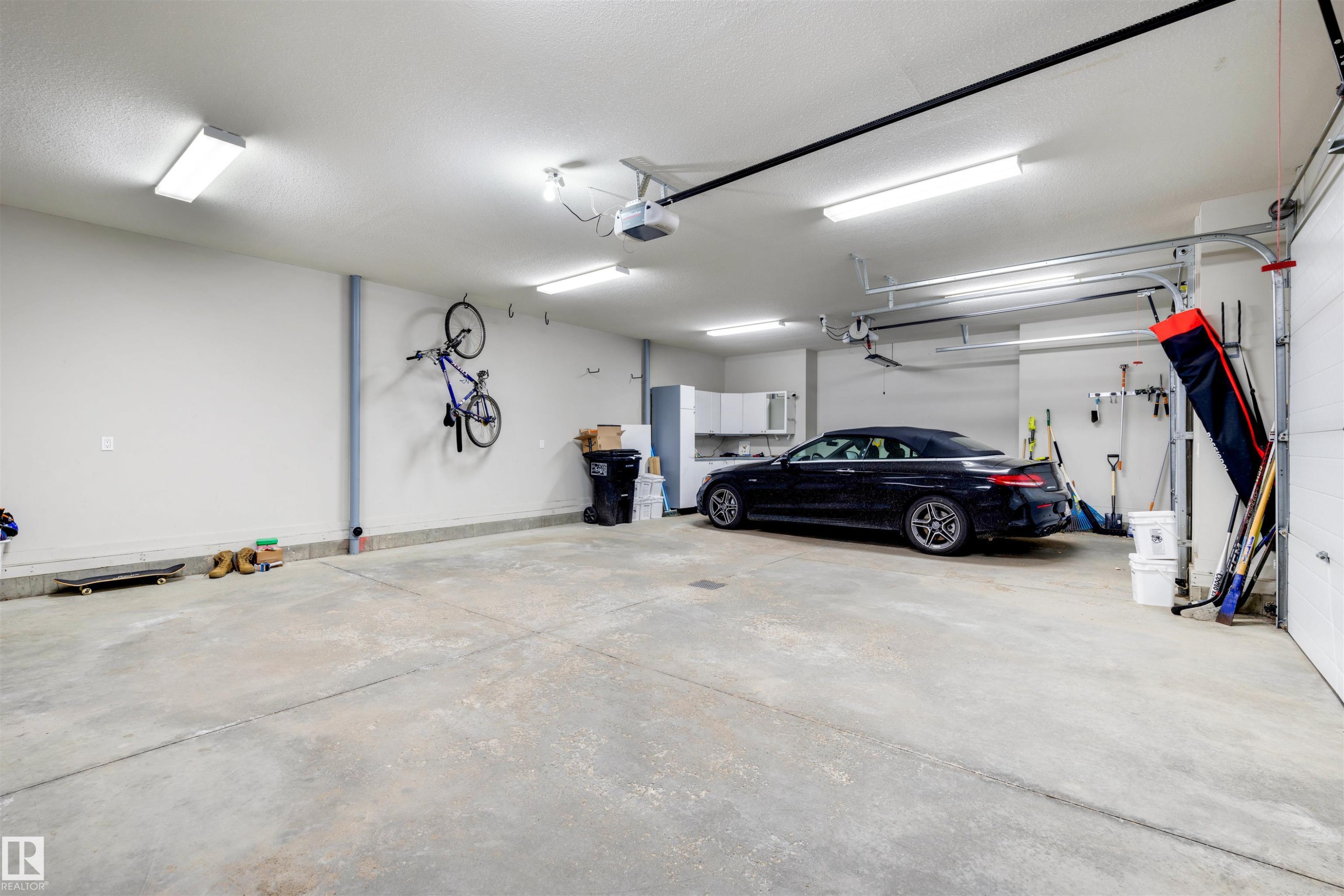 2464 Cameron Ravine Drive, Edmonton, AB - Indoor Photo Showing Garage