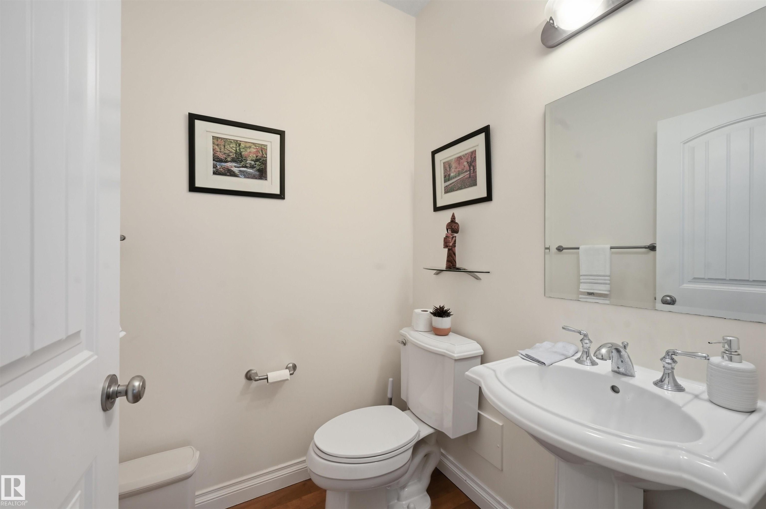 1198 Hollands Way, Edmonton, AB - Indoor Photo Showing Bathroom
