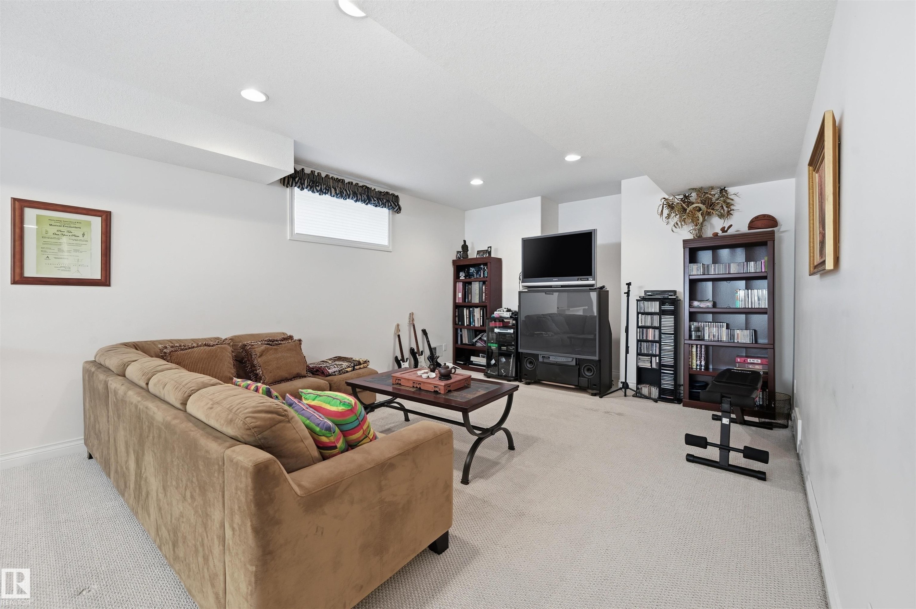 1198 Hollands Way, Edmonton, AB - Indoor