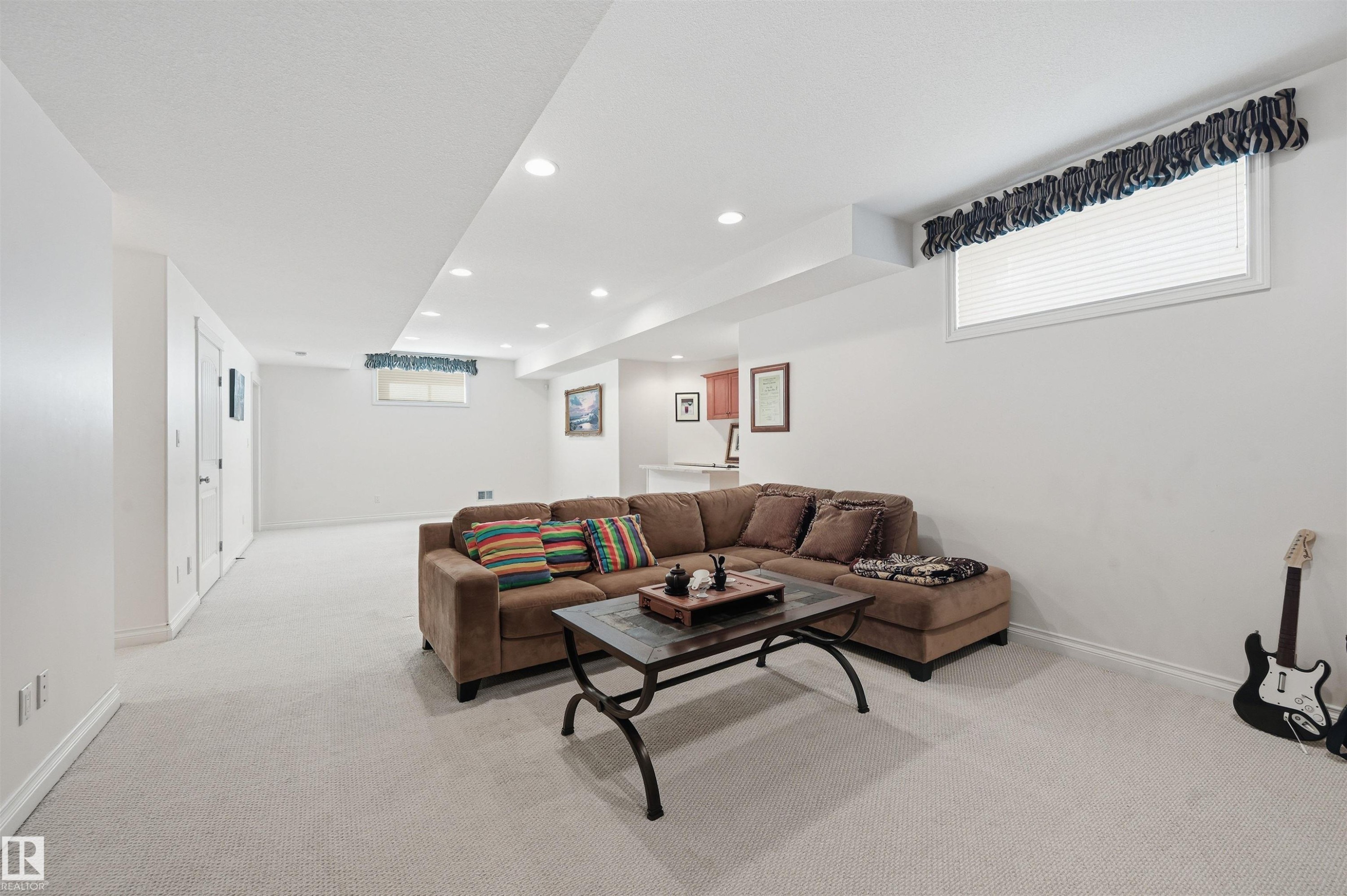 1198 Hollands Way, Edmonton, AB - Indoor