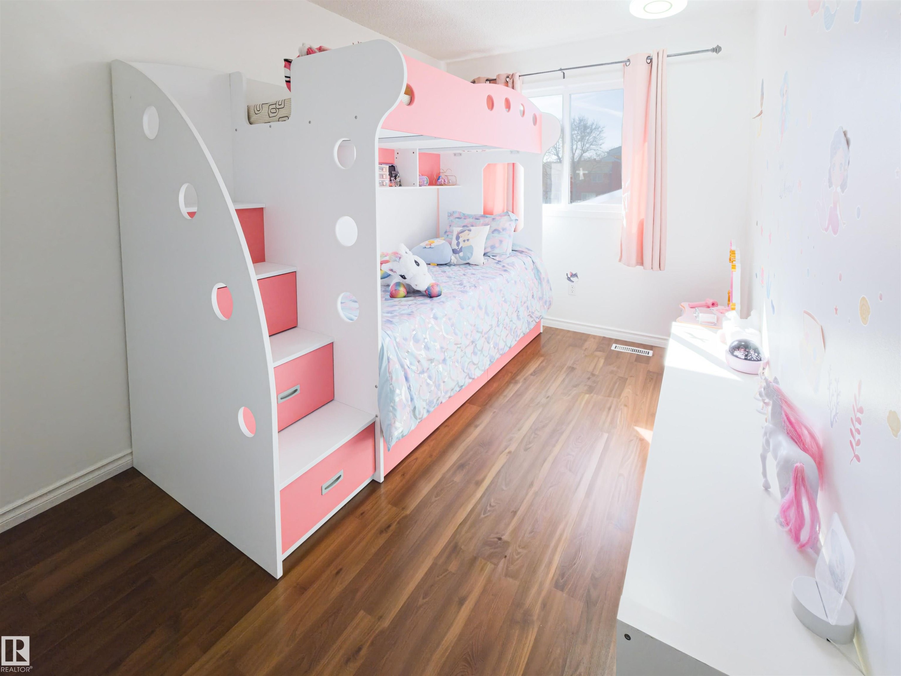 10618 Beaumaris Road, Edmonton, AB - Indoor Photo Showing Bedroom