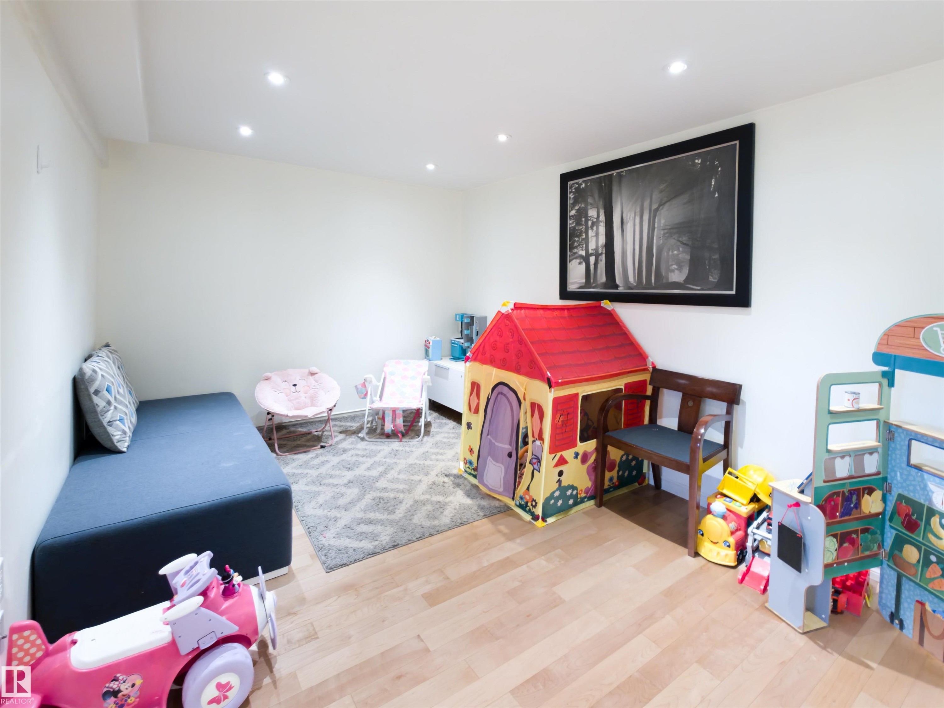 10618 Beaumaris Road, Edmonton, AB - Indoor