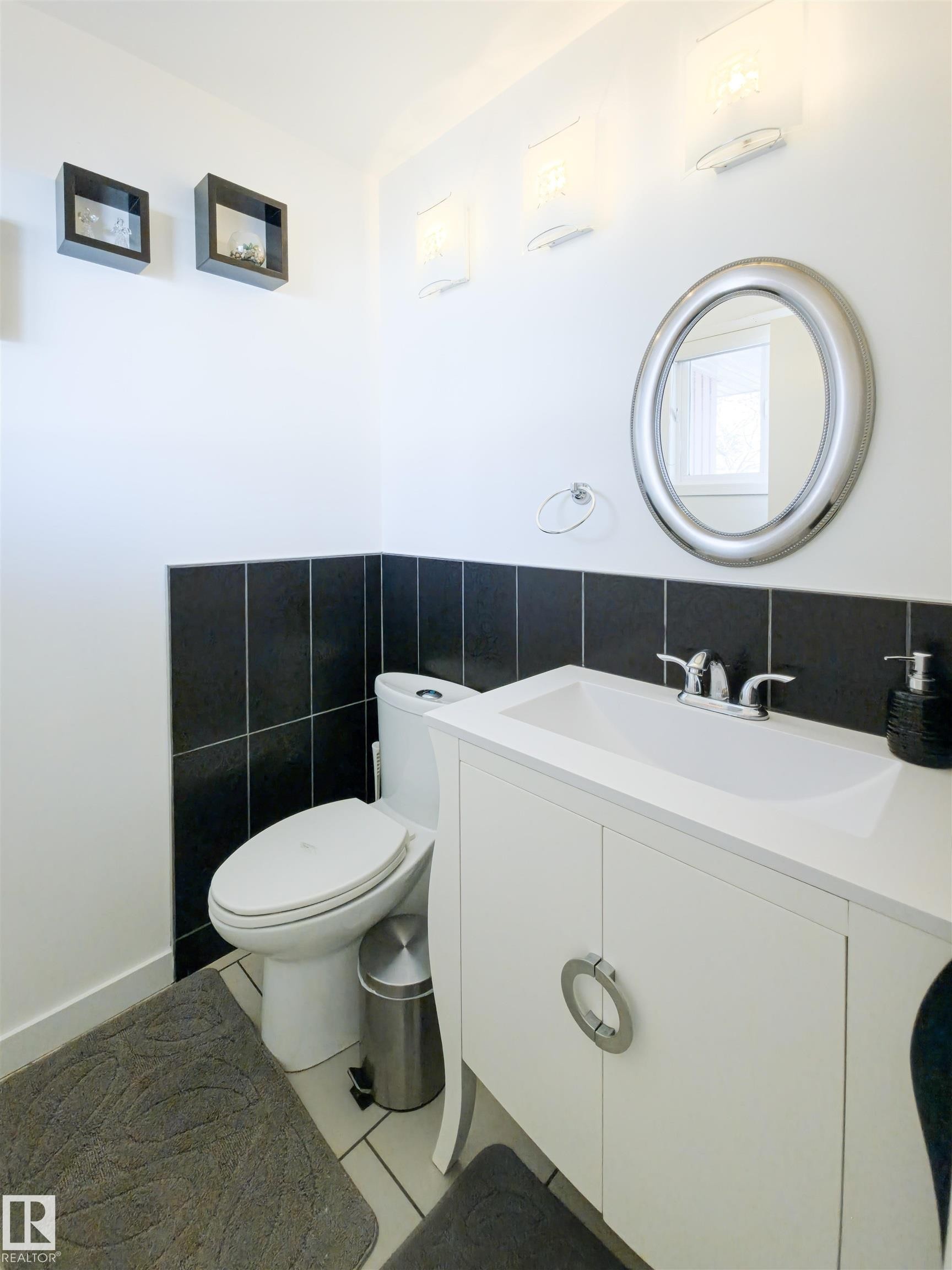 10618 Beaumaris Road, Edmonton, AB - Indoor Photo Showing Bathroom