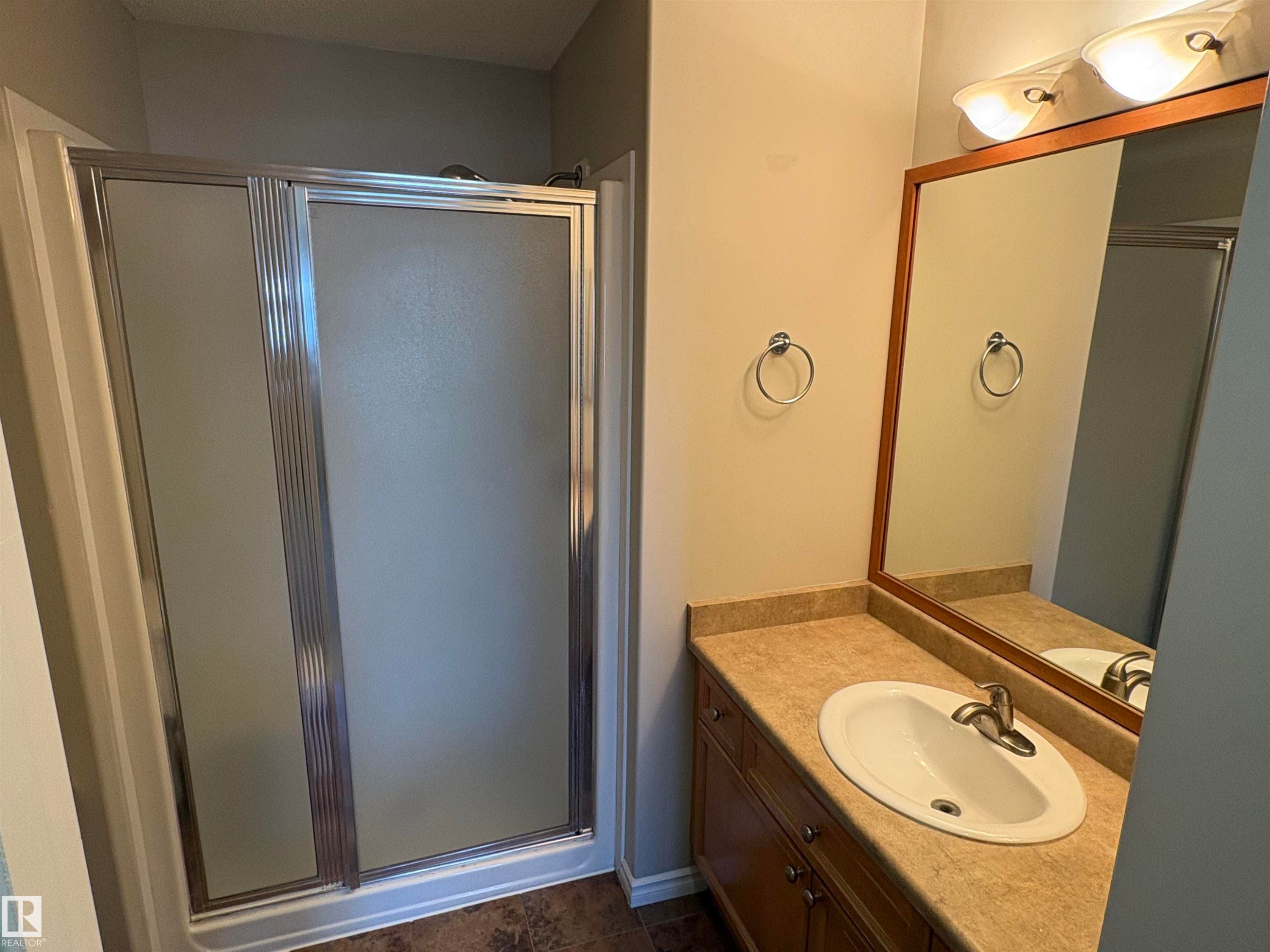 224 16807 100 Avenue, Edmonton, AB - Indoor Photo Showing Bathroom