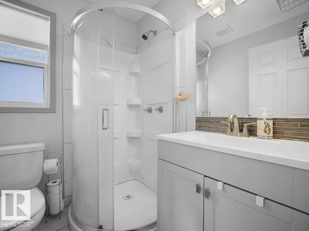 4519 149 Avenue, Edmonton, AB - Indoor Photo Showing Bathroom