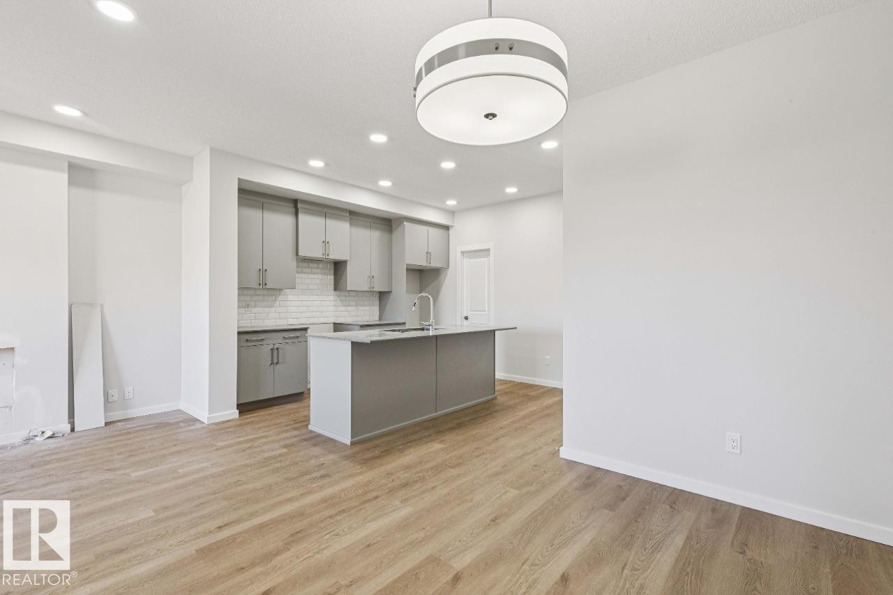 305 Edgemont Drive, Edmonton, AB - Indoor Photo Showing Kitchen