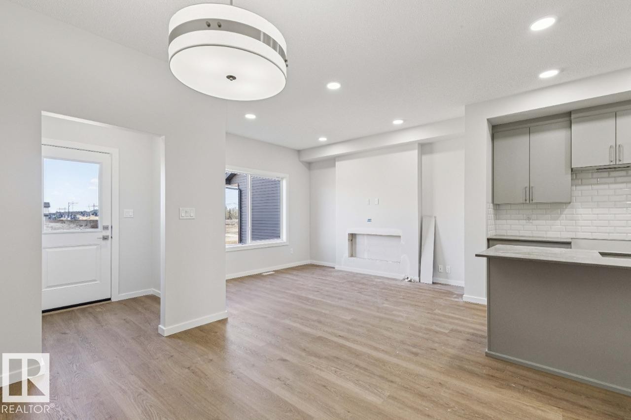 305 Edgemont Drive, Edmonton, AB - Indoor Photo Showing Other Room