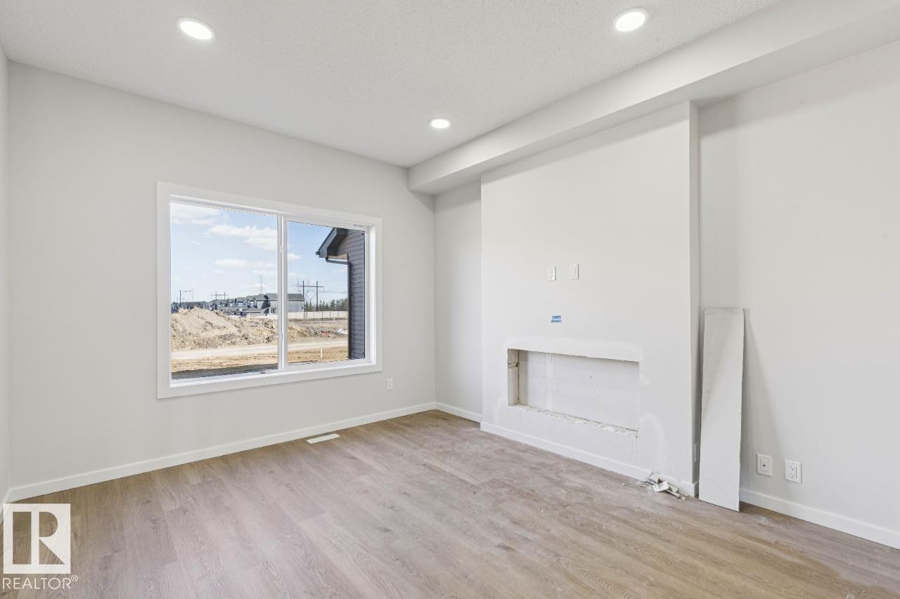 305 Edgemont Drive, Edmonton, AB - Indoor Photo Showing Other Room
