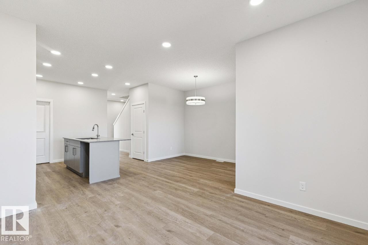 305 Edgemont Drive, Edmonton, AB - Indoor