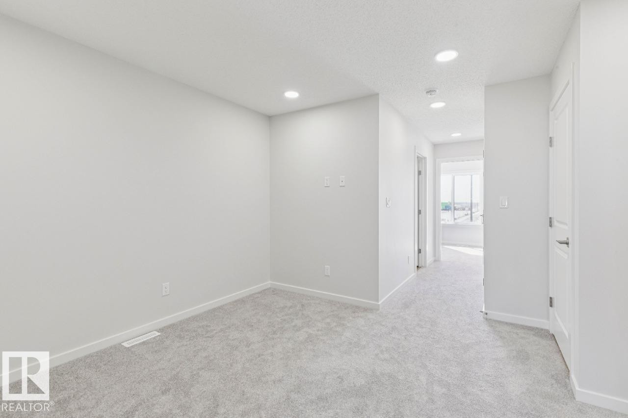 305 Edgemont Drive, Edmonton, AB - Indoor Photo Showing Other Room