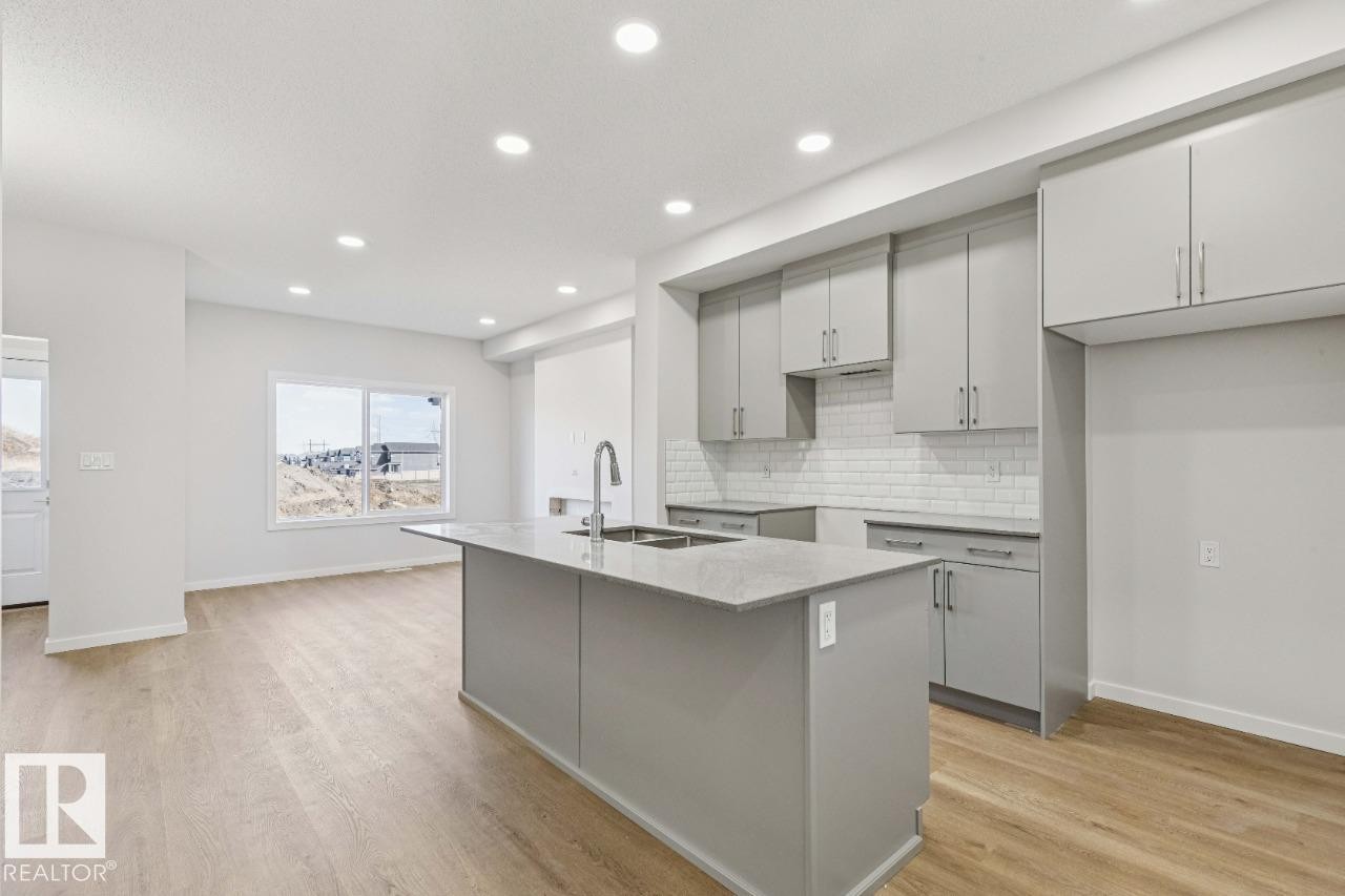 305 Edgemont Drive, Edmonton, AB - Indoor Photo Showing Kitchen With Upgraded Kitchen