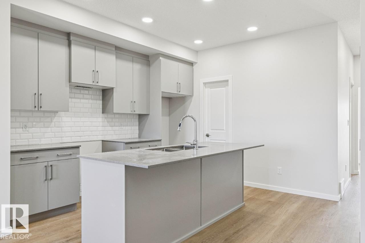 305 Edgemont Drive, Edmonton, AB - Indoor Photo Showing Kitchen With Upgraded Kitchen