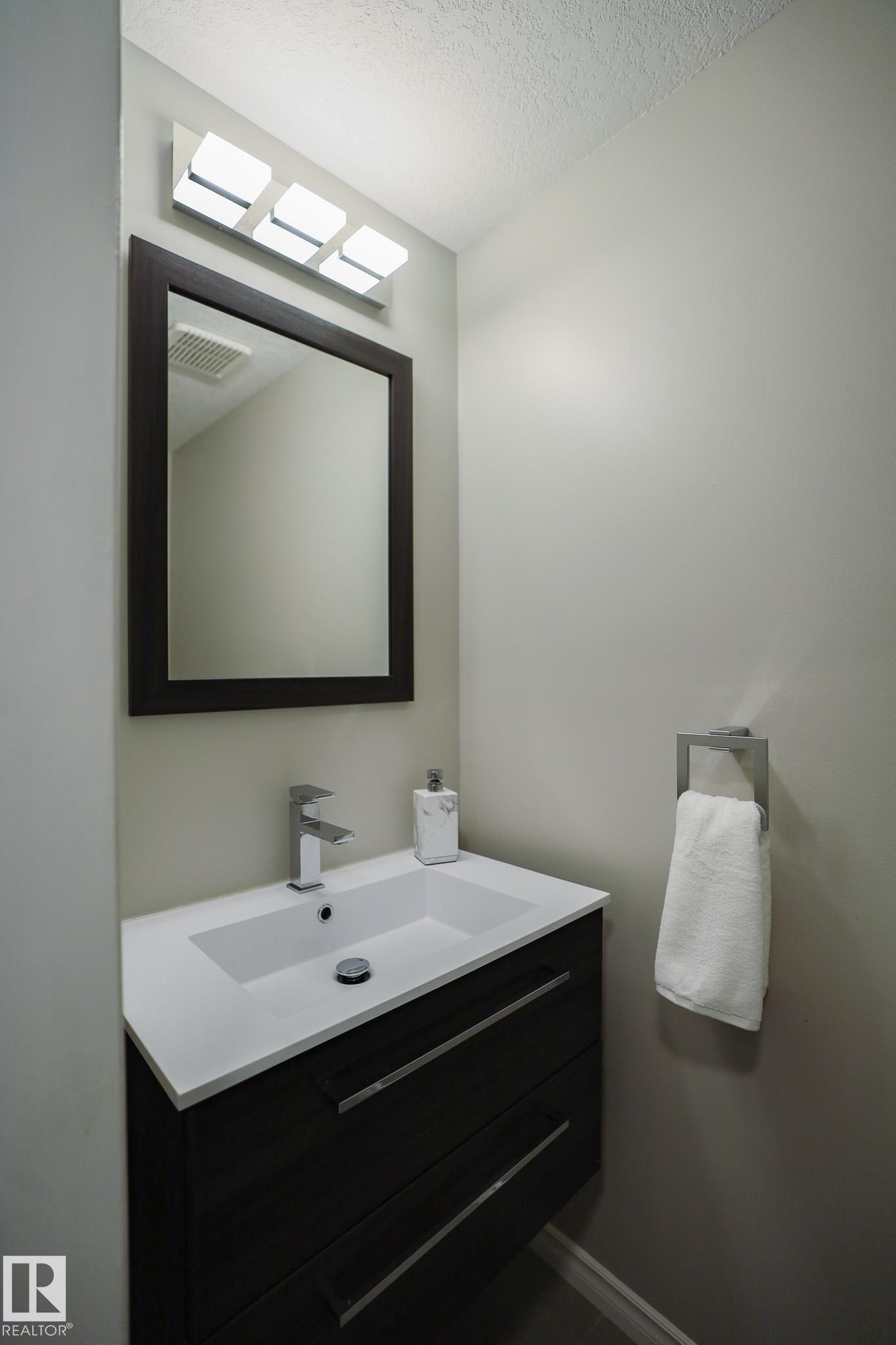 15155 Ramsay Crescent, Edmonton, AB - Indoor Photo Showing Bathroom