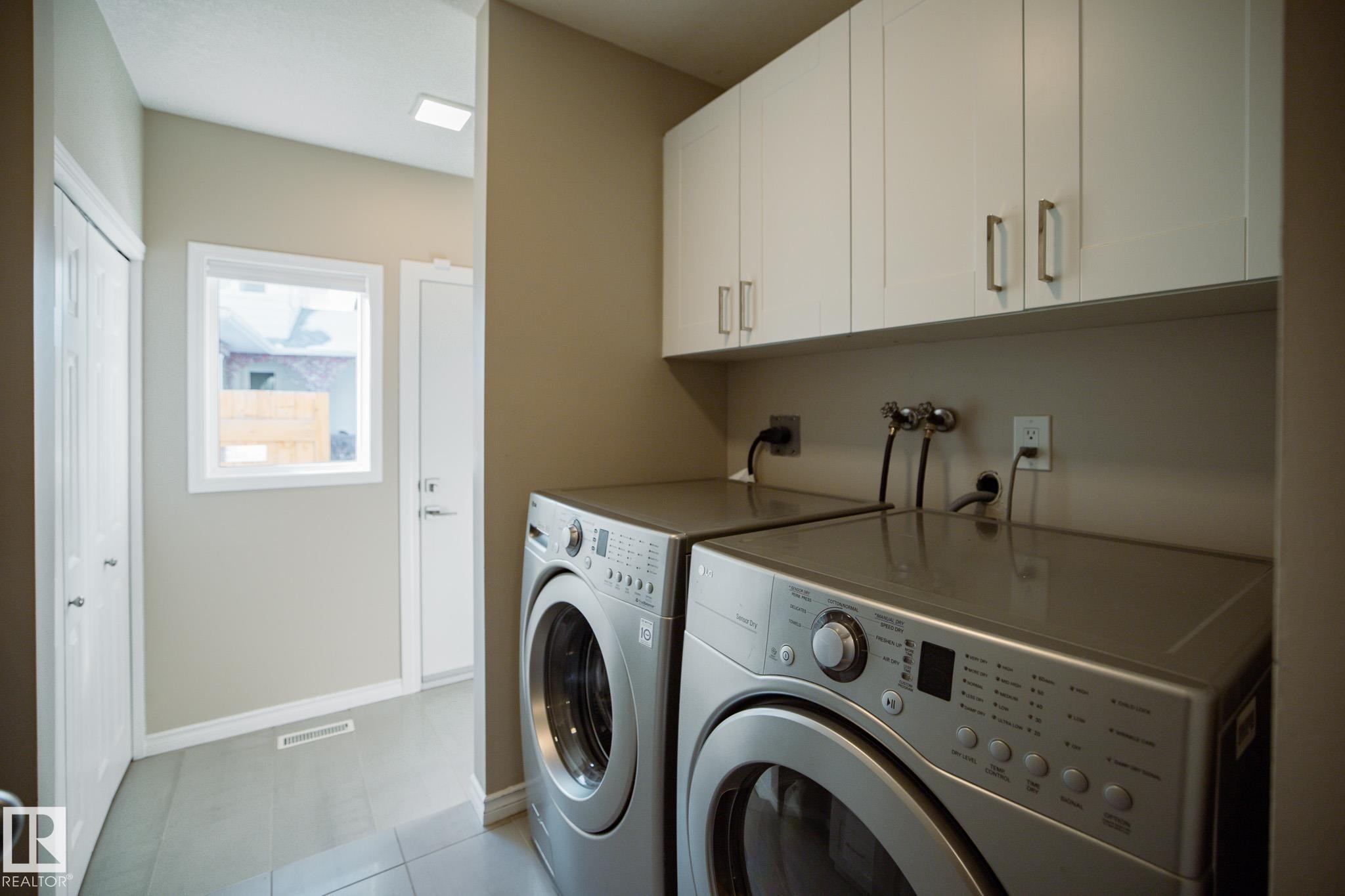 15155 Ramsay Crescent, Edmonton, AB - Indoor Photo Showing Laundry Room