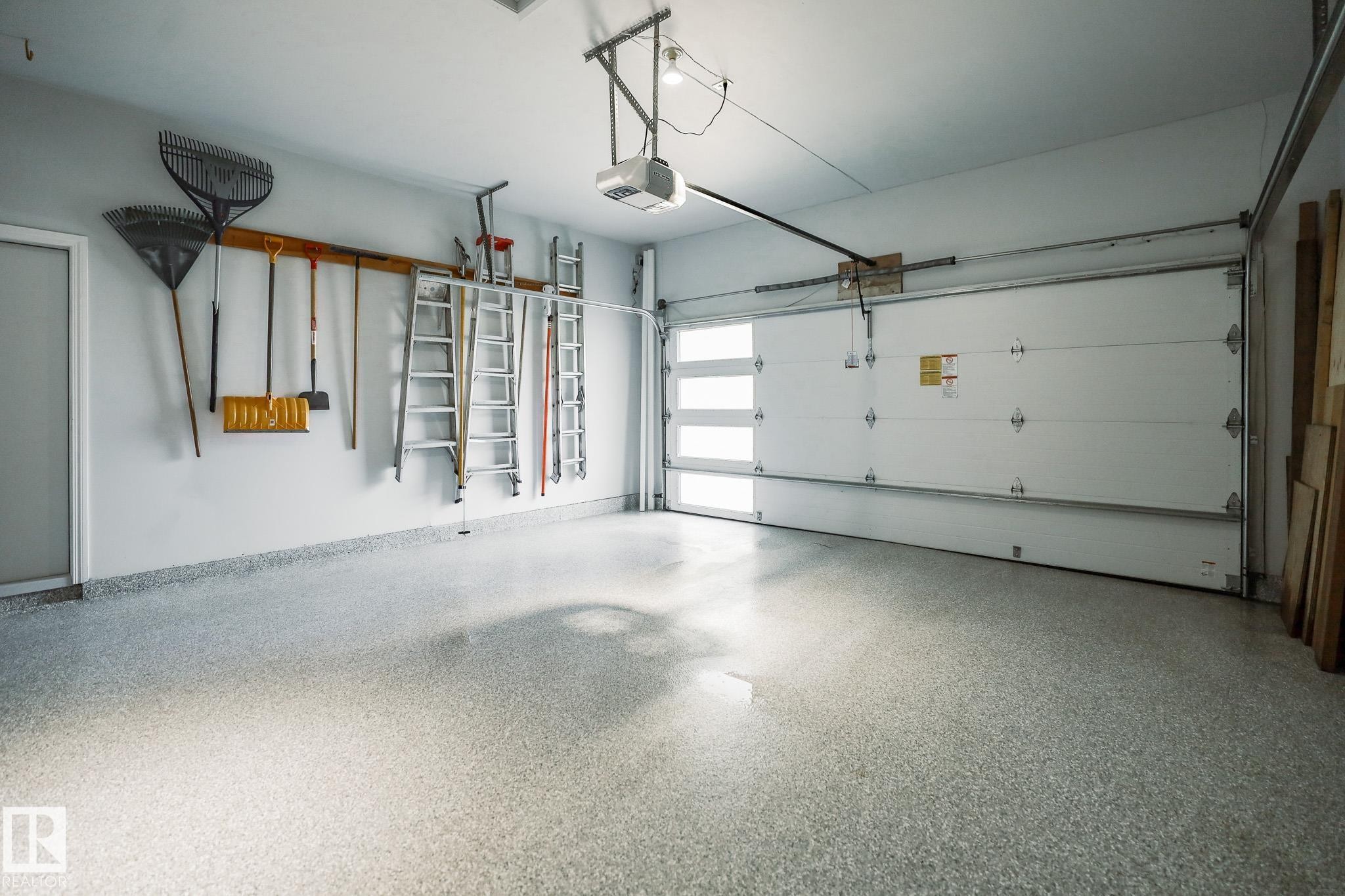 15155 Ramsay Crescent, Edmonton, AB - Indoor Photo Showing Garage