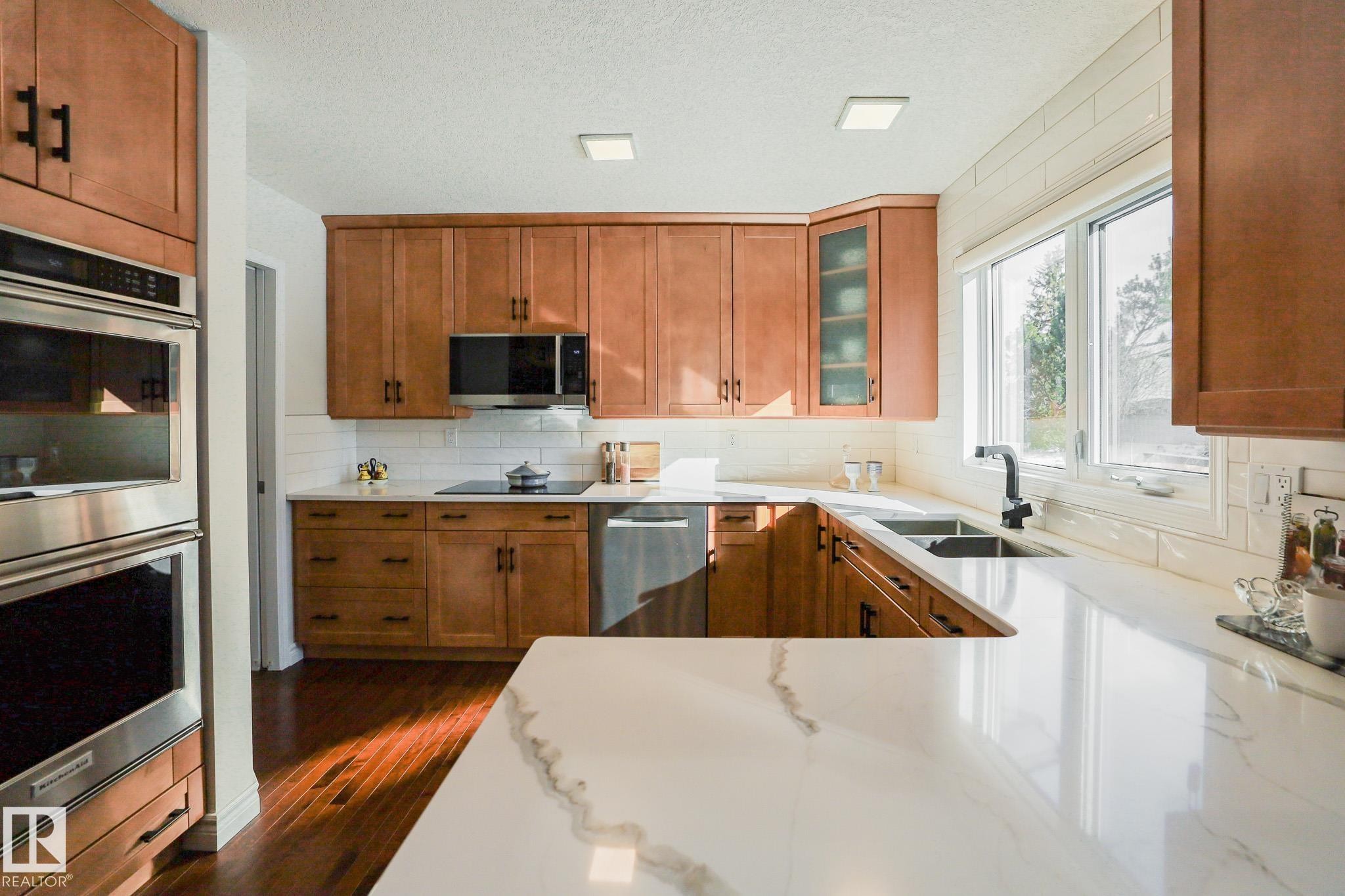 15155 Ramsay Crescent, Edmonton, AB - Indoor Photo Showing Kitchen With Double Sink
