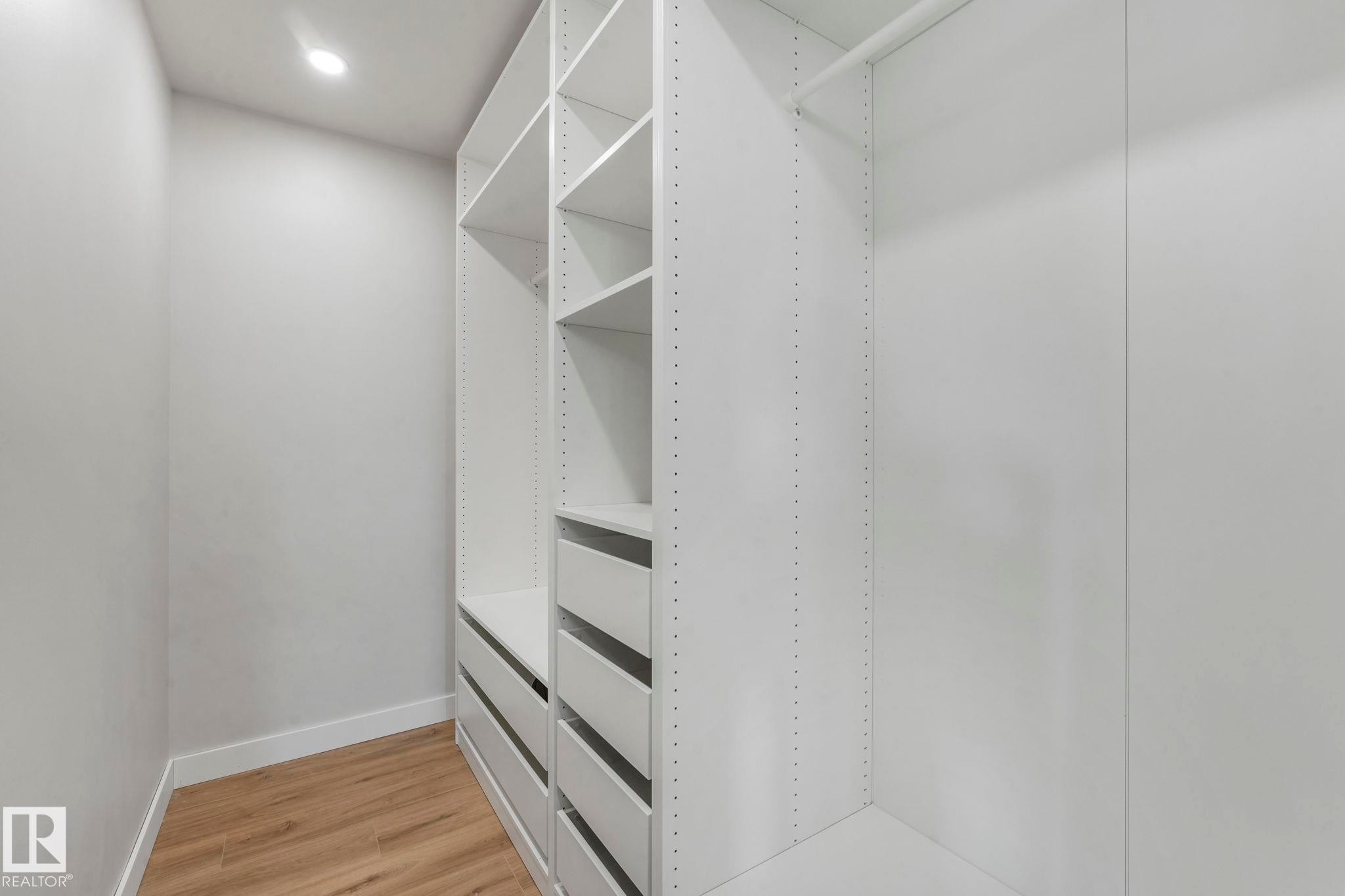 7404 82 Street, Edmonton, AB - Indoor