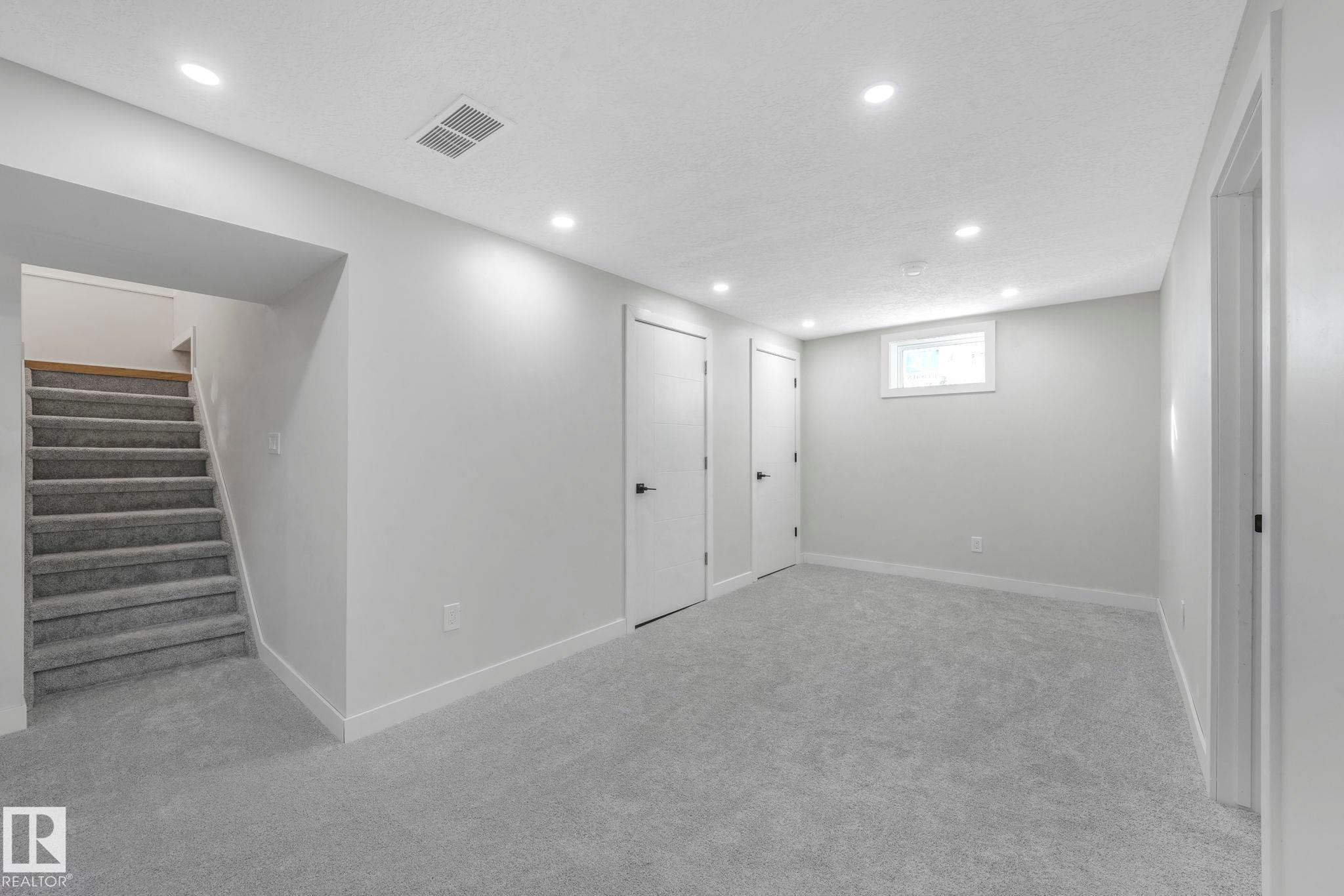 7404 82 Street, Edmonton, AB - Indoor