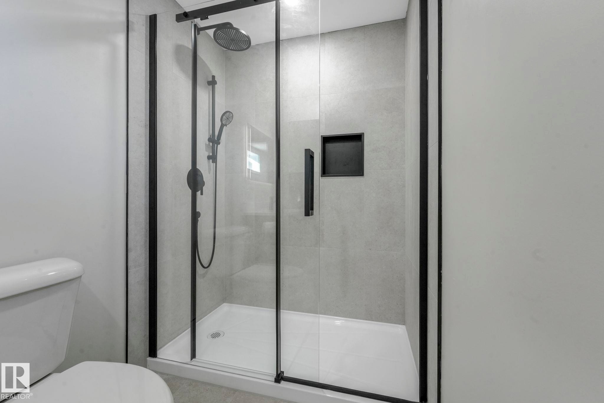 7404 82 Street, Edmonton, AB - Indoor Photo Showing Bathroom