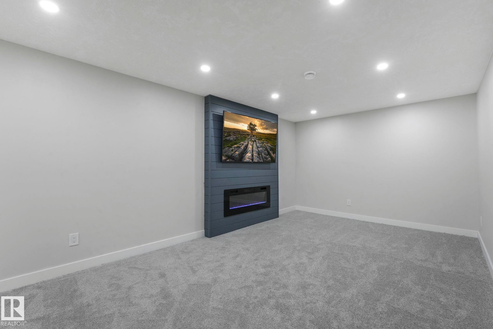 7404 82 Street, Edmonton, AB - Indoor