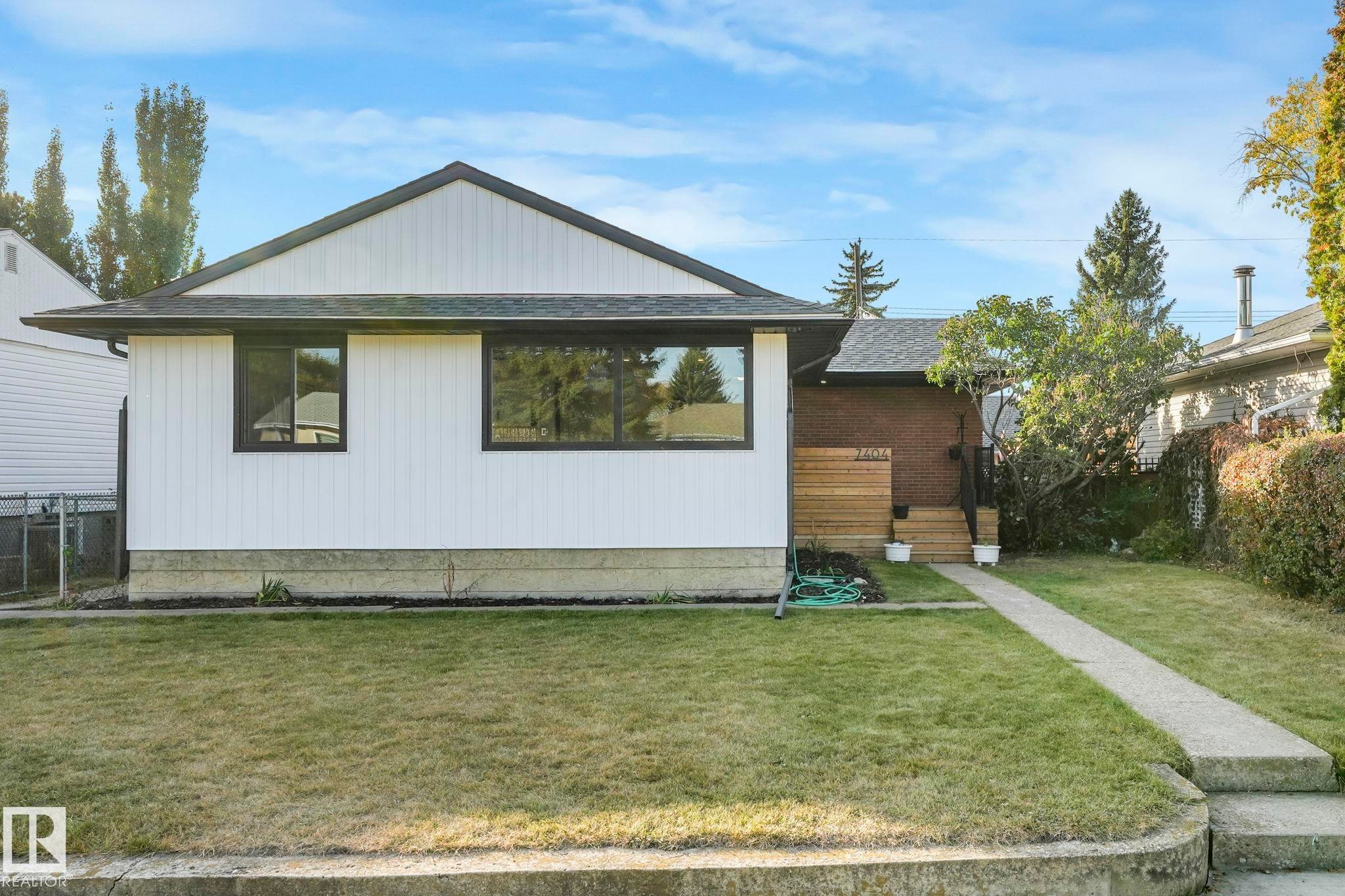 7404 82 Street, Edmonton, AB - Outdoor
