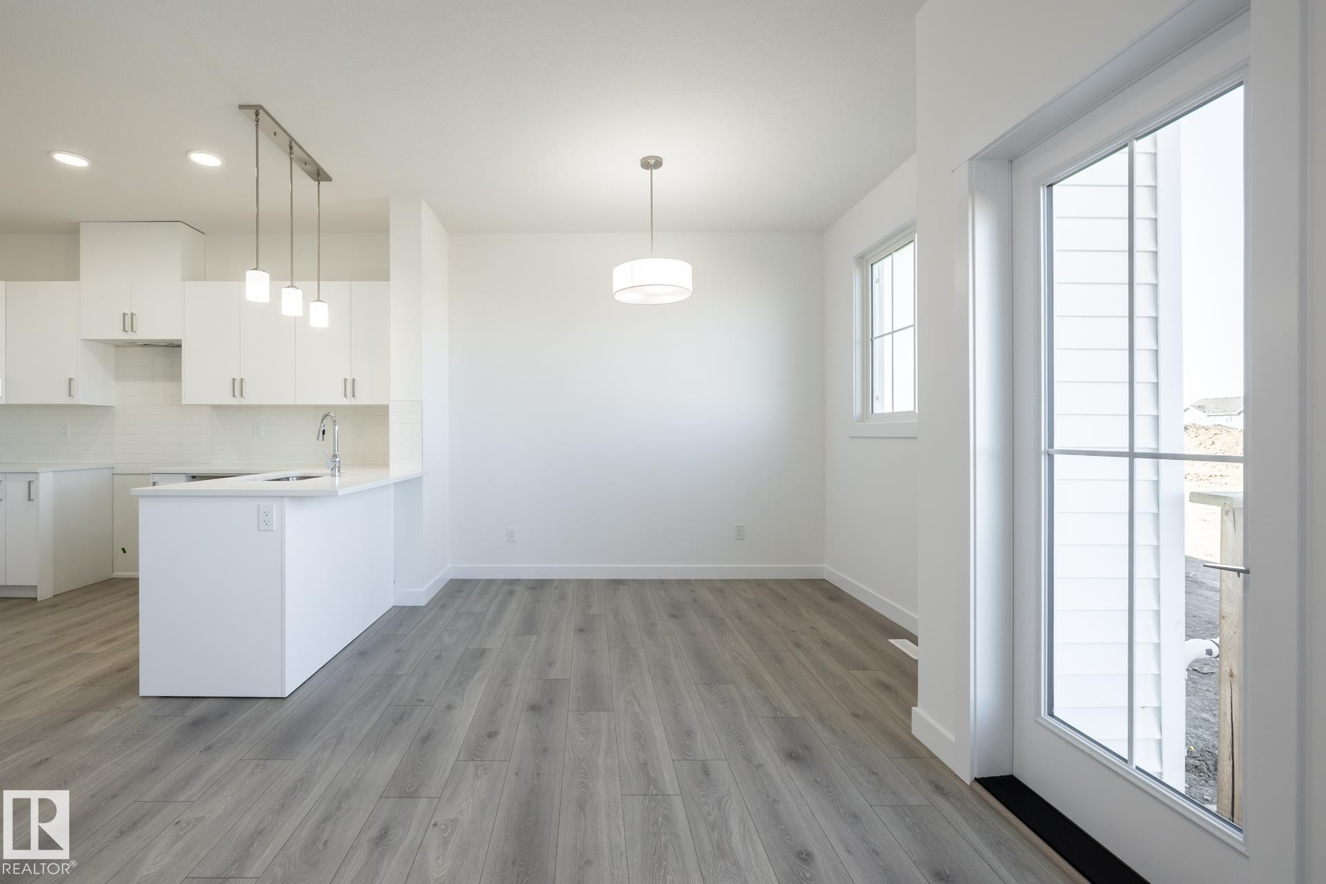48 7110 Keswick Common, Edmonton, AB - Indoor Photo Showing Kitchen