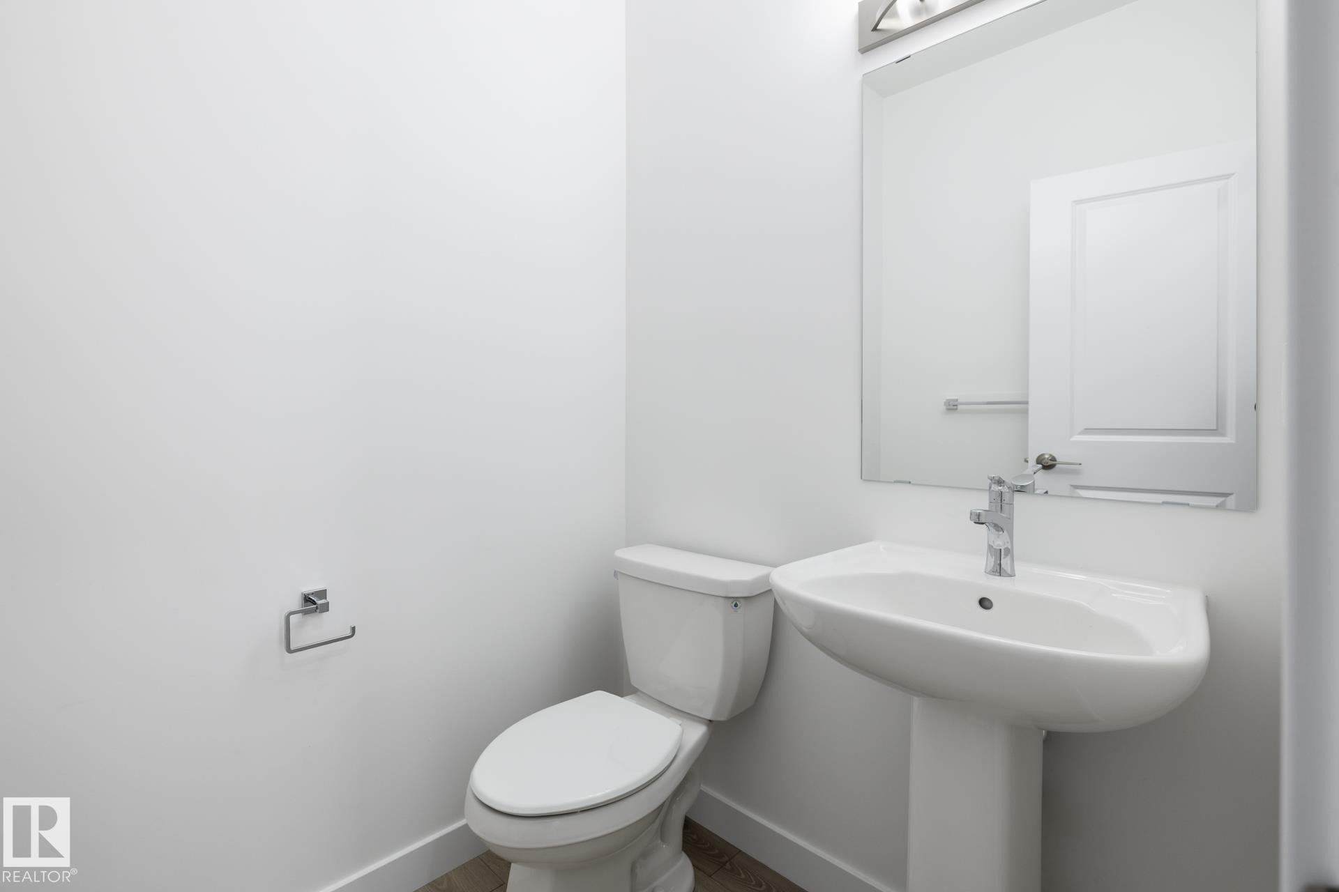 48 7110 Keswick Common, Edmonton, AB - Indoor Photo Showing Bathroom