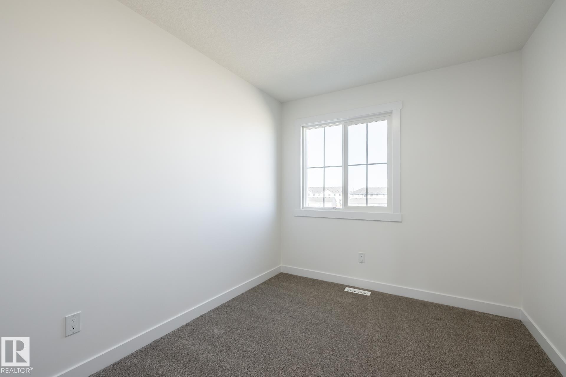 48 7110 Keswick Common, Edmonton, AB - Indoor Photo Showing Other Room