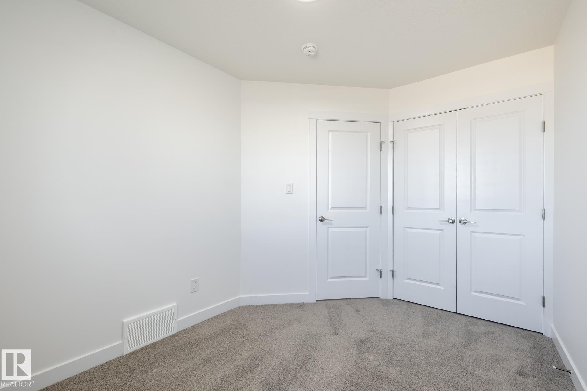 48 7110 Keswick Common, Edmonton, AB - Indoor Photo Showing Other Room