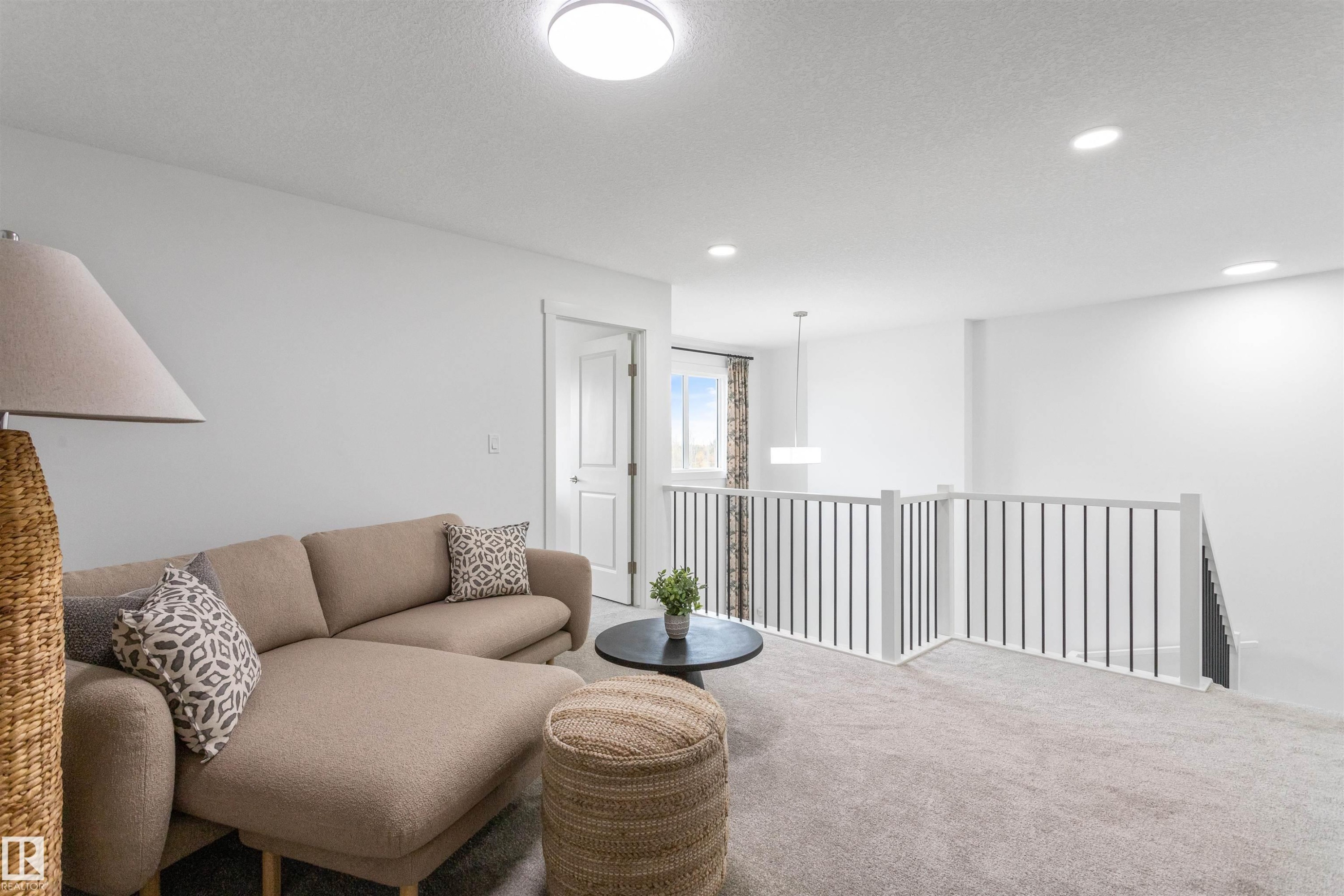 20841 15A Avenue, Edmonton, AB - Indoor Photo Showing Living Room