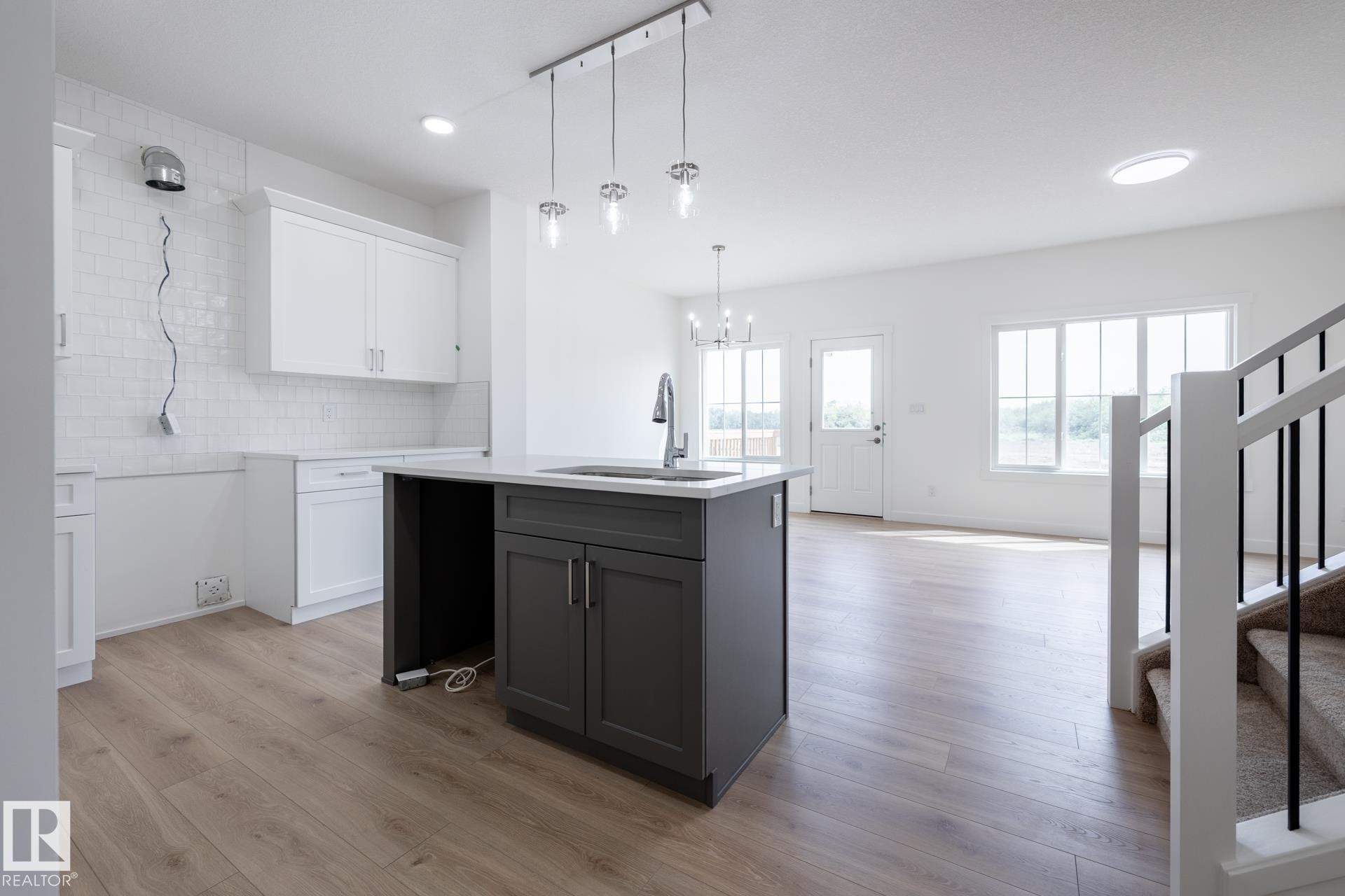 20837 15A Avenue Nw, Edmonton, AB - Indoor Photo Showing Kitchen