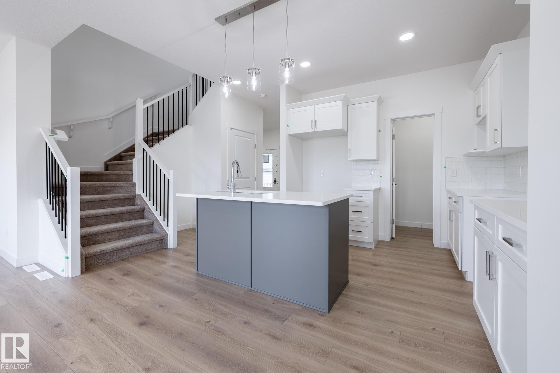 20837 15A Avenue Nw, Edmonton, AB - Indoor Photo Showing Kitchen