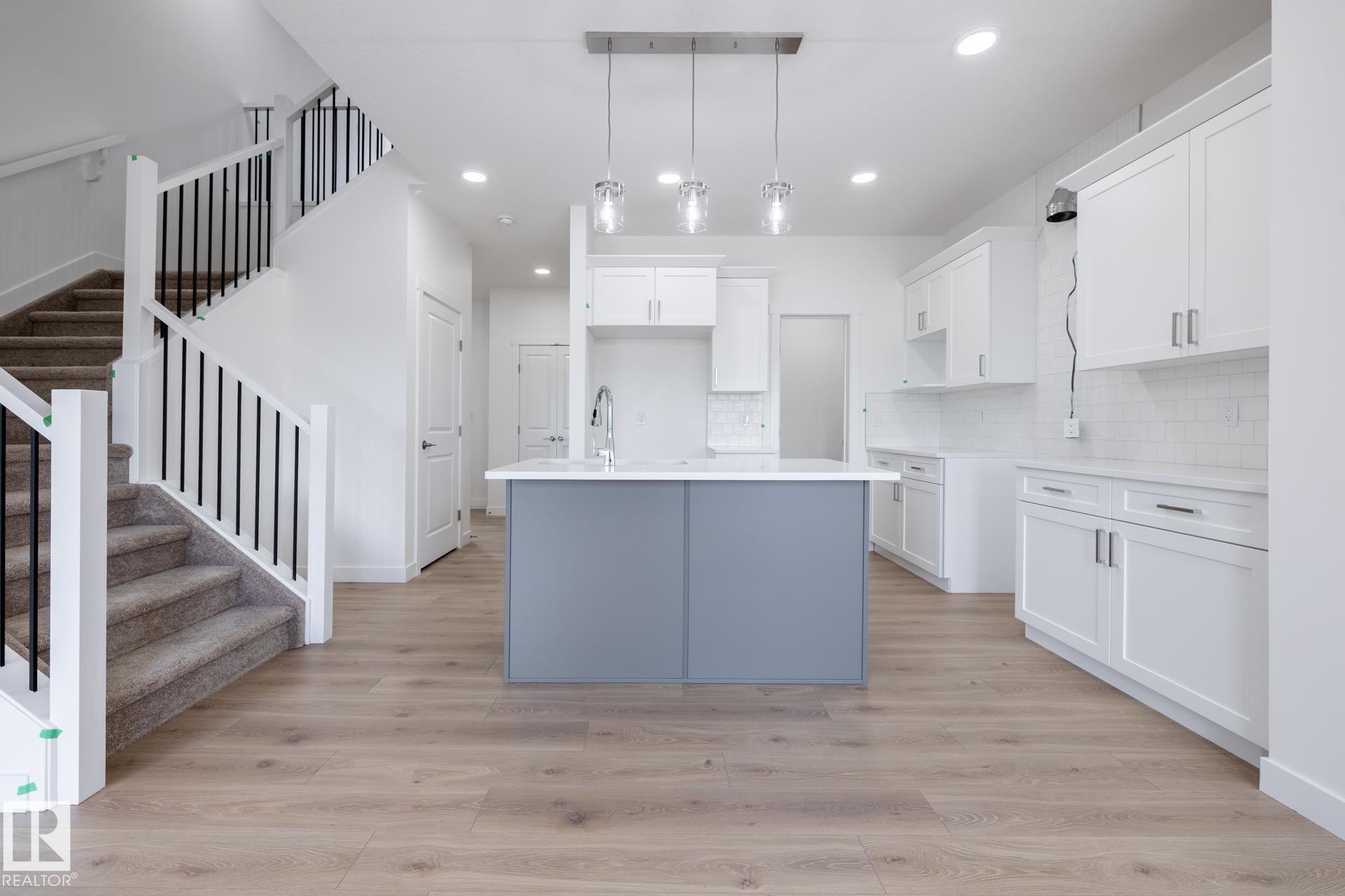 20837 15A Avenue Nw, Edmonton, AB - Indoor Photo Showing Kitchen With Upgraded Kitchen