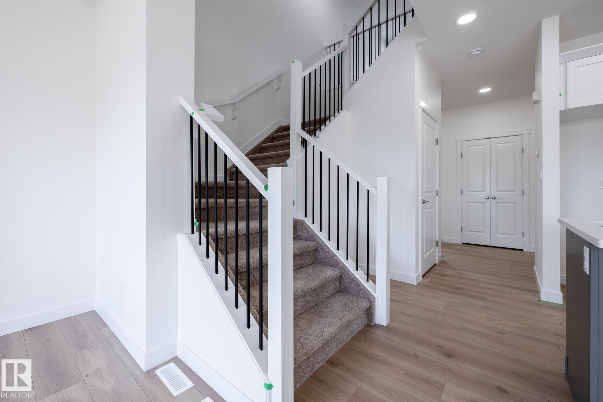 20837 15A Avenue Nw, Edmonton, AB - Indoor Photo Showing Other Room
