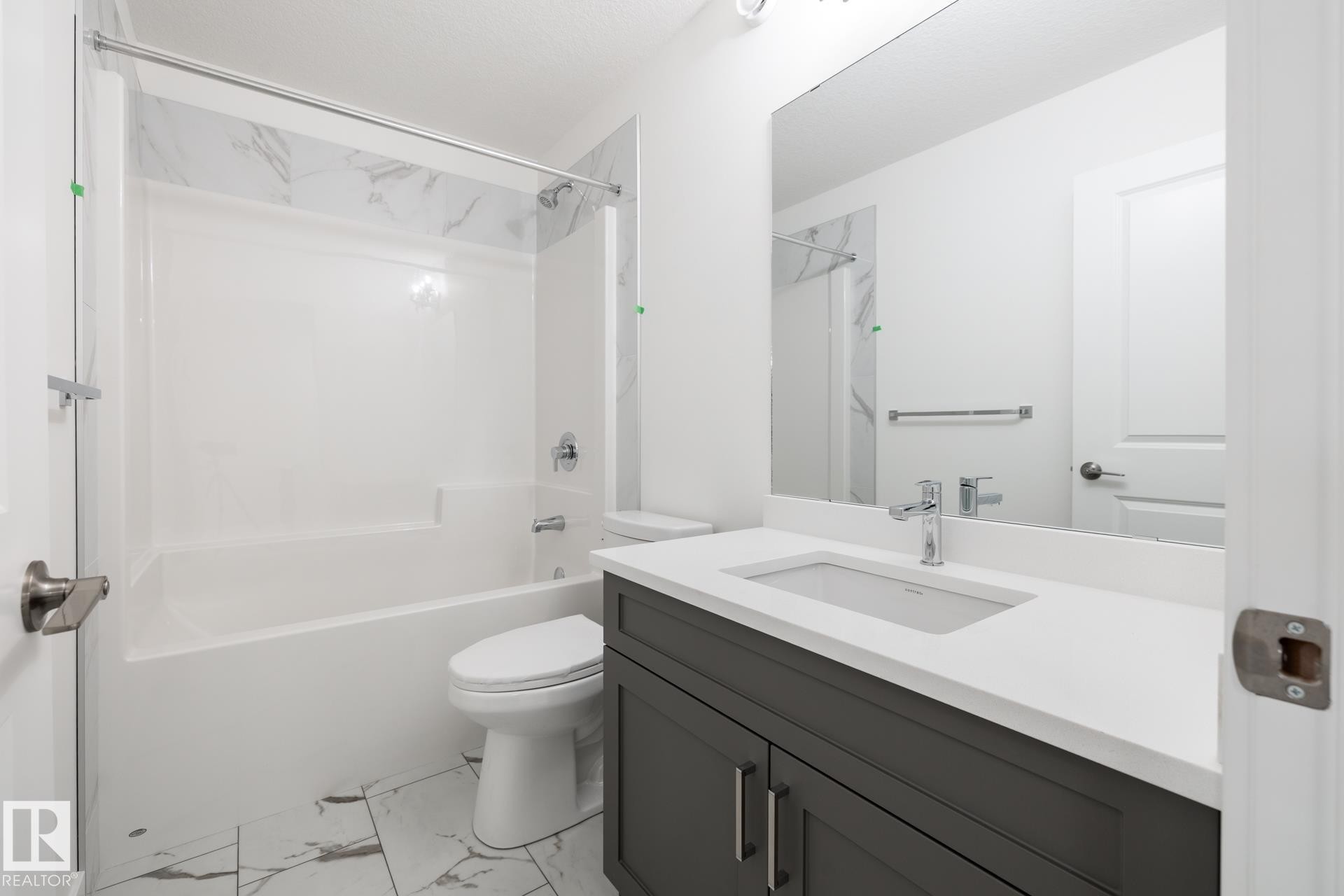 20837 15A Avenue Nw, Edmonton, AB - Indoor Photo Showing Bathroom