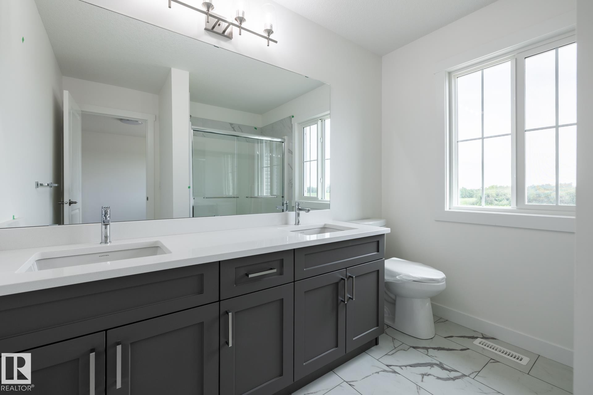 20837 15A Avenue Nw, Edmonton, AB - Indoor Photo Showing Bathroom