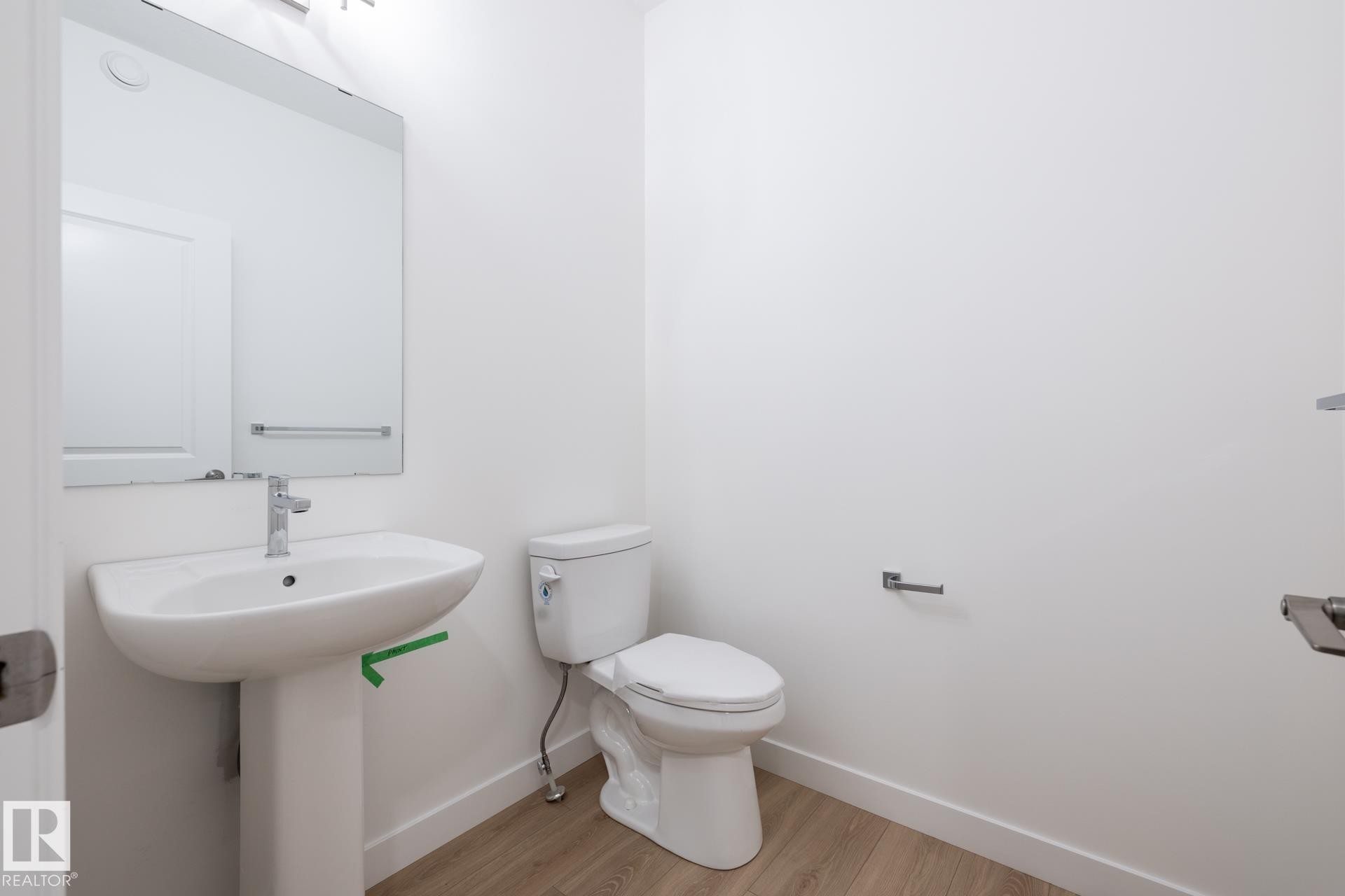 20837 15A Avenue Nw, Edmonton, AB - Indoor Photo Showing Bathroom