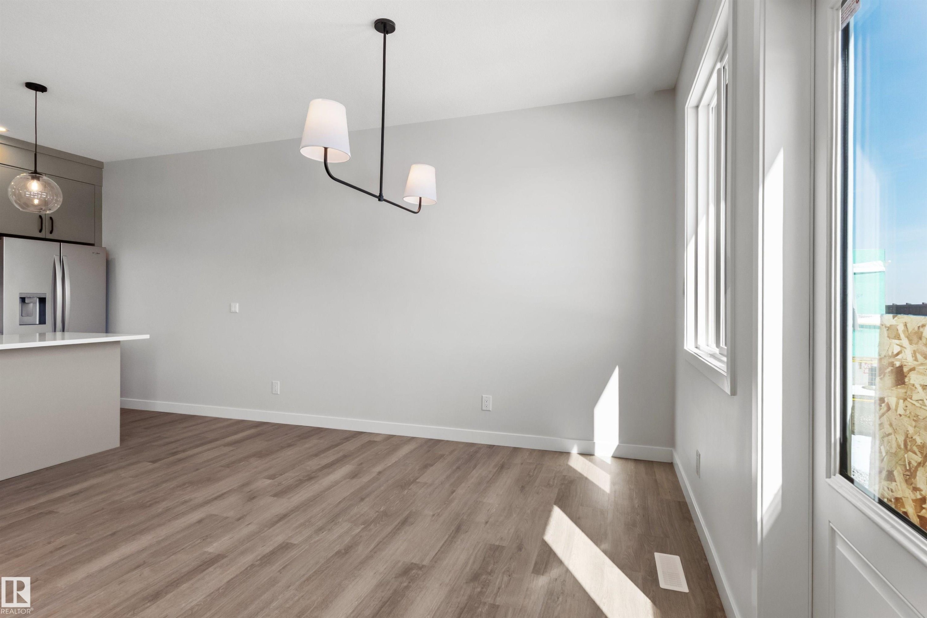 287 Paterson Link, Edmonton, AB - Indoor Photo Showing Kitchen
