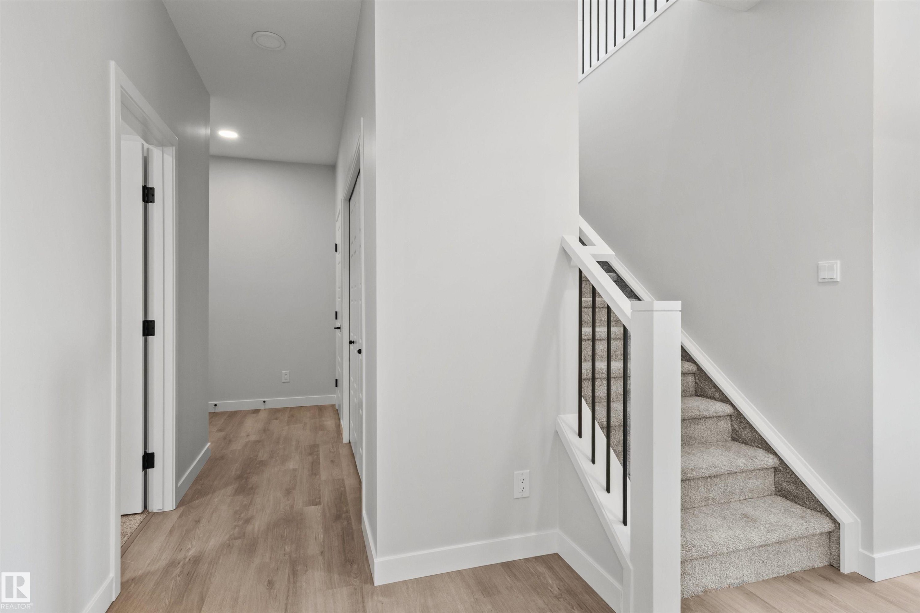 287 Paterson Link, Edmonton, AB - Indoor Photo Showing Other Room
