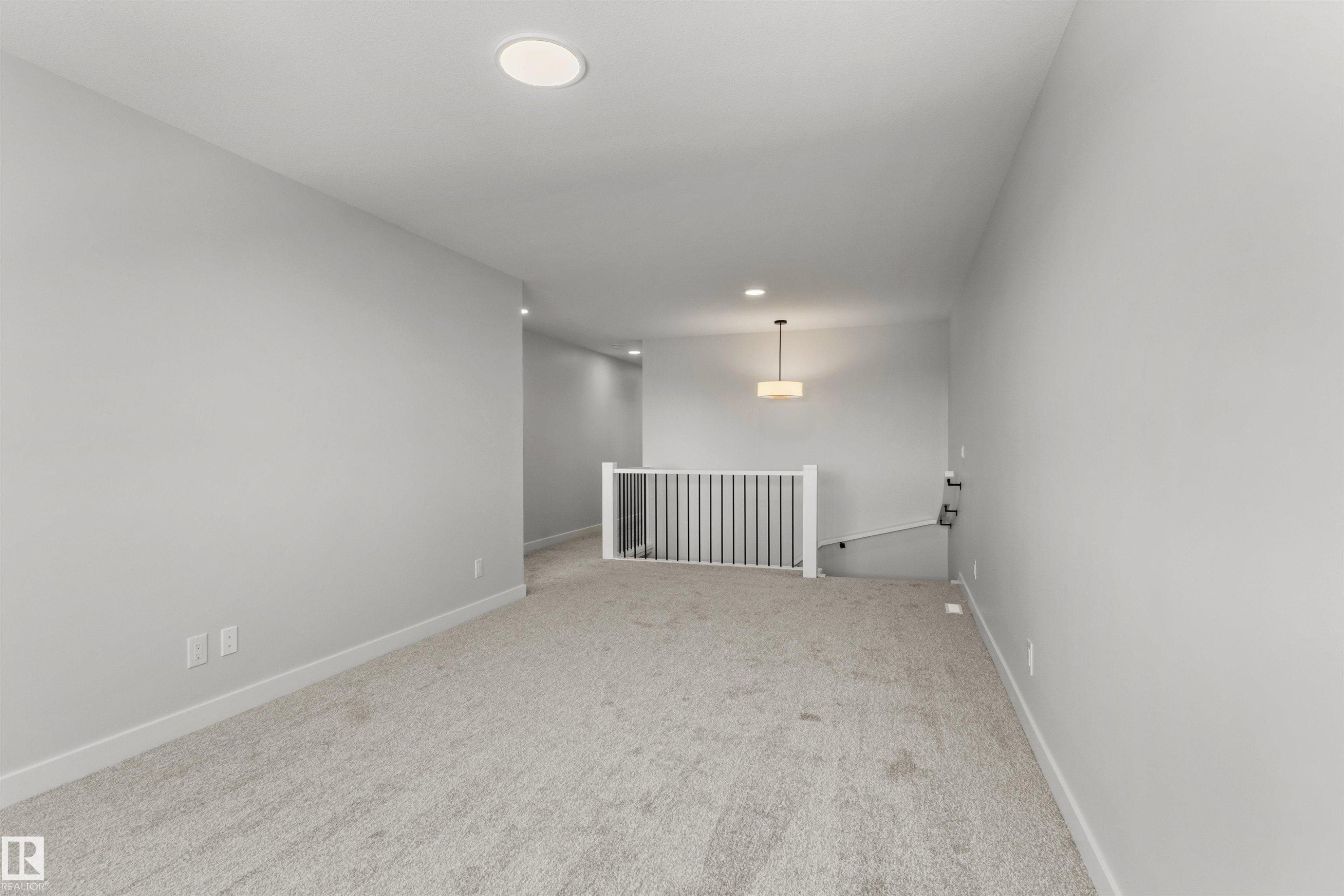287 Paterson Link, Edmonton, AB - Indoor Photo Showing Other Room