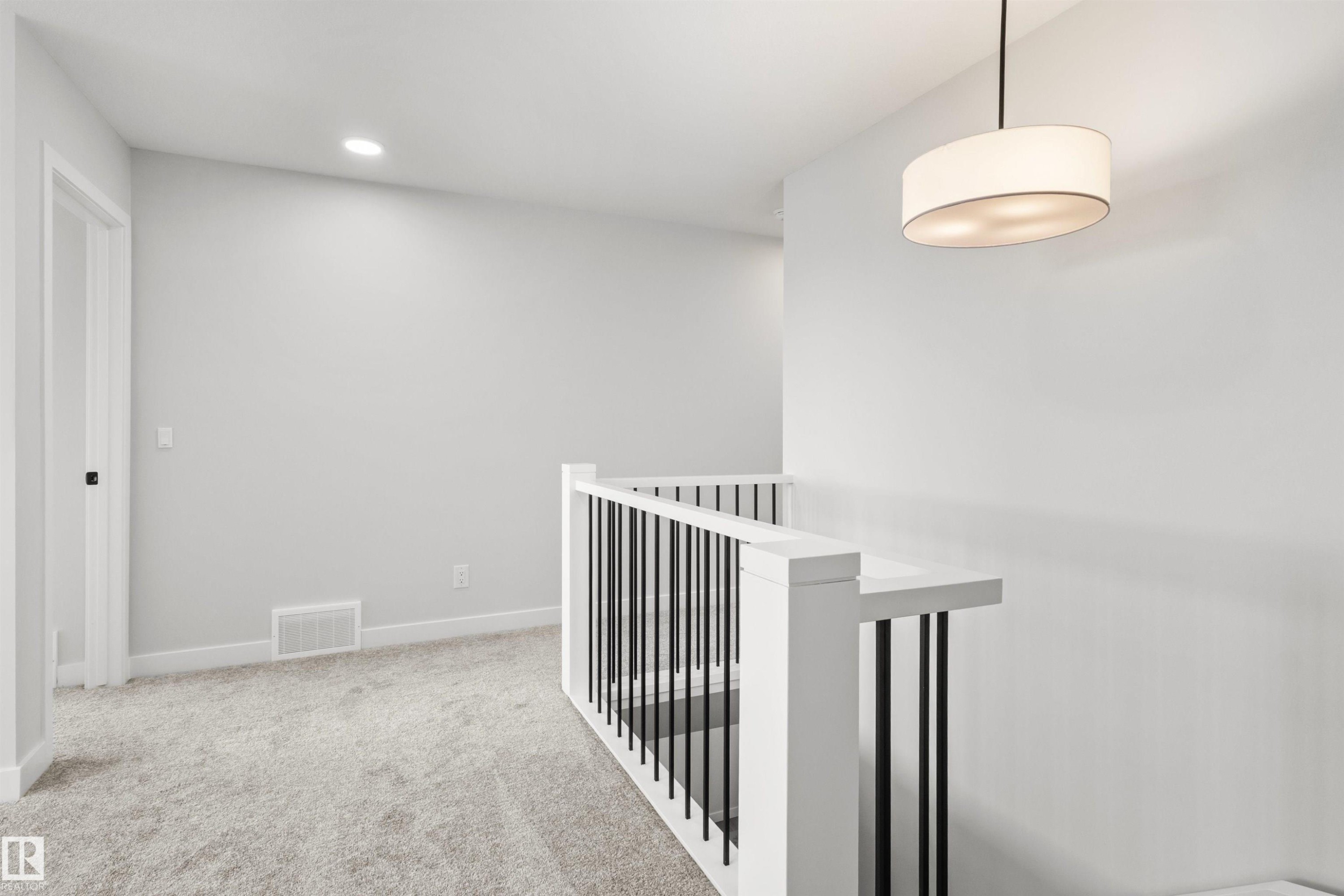 287 Paterson Link, Edmonton, AB - Indoor Photo Showing Other Room