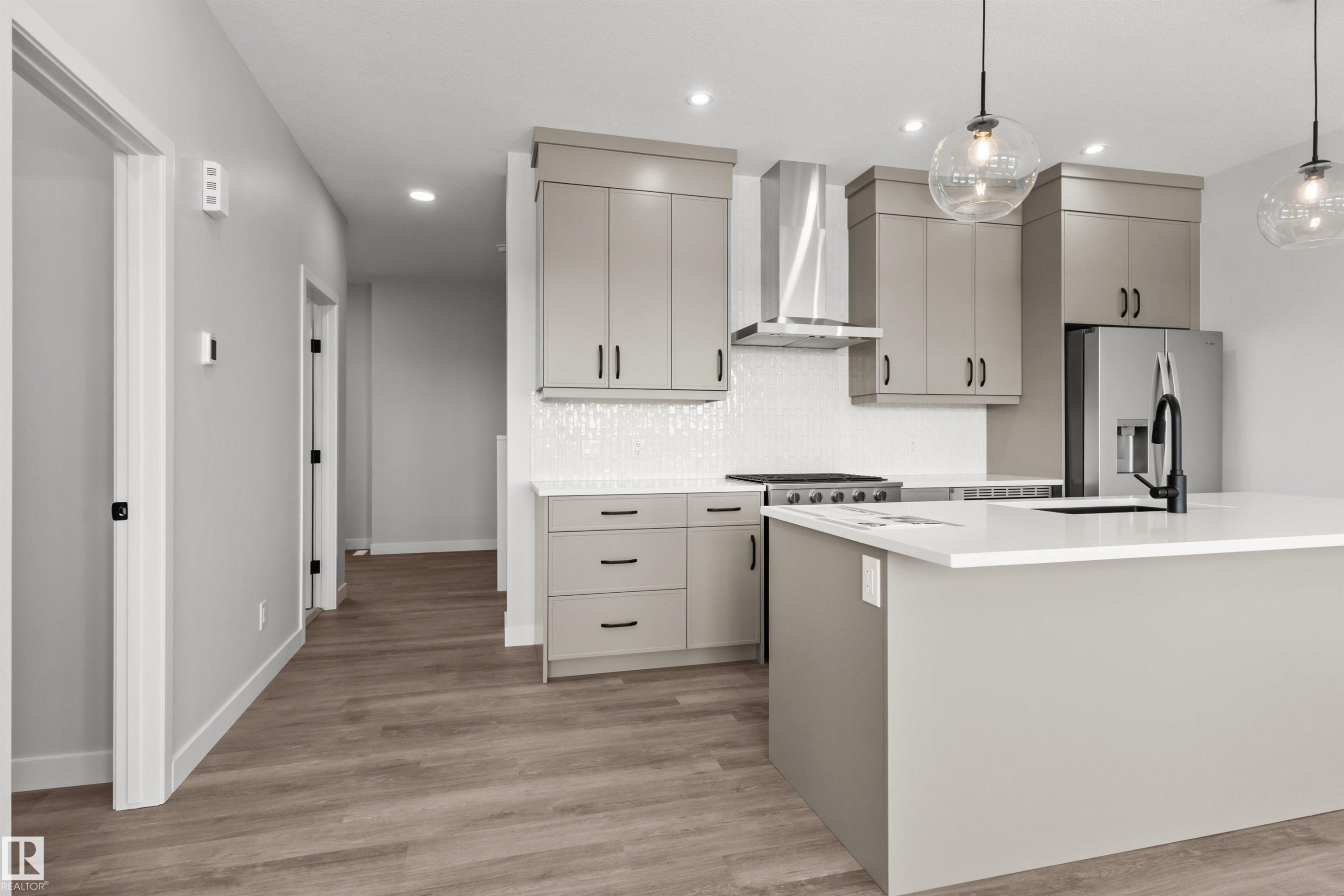 287 Paterson Link, Edmonton, AB - Indoor Photo Showing Kitchen With Upgraded Kitchen